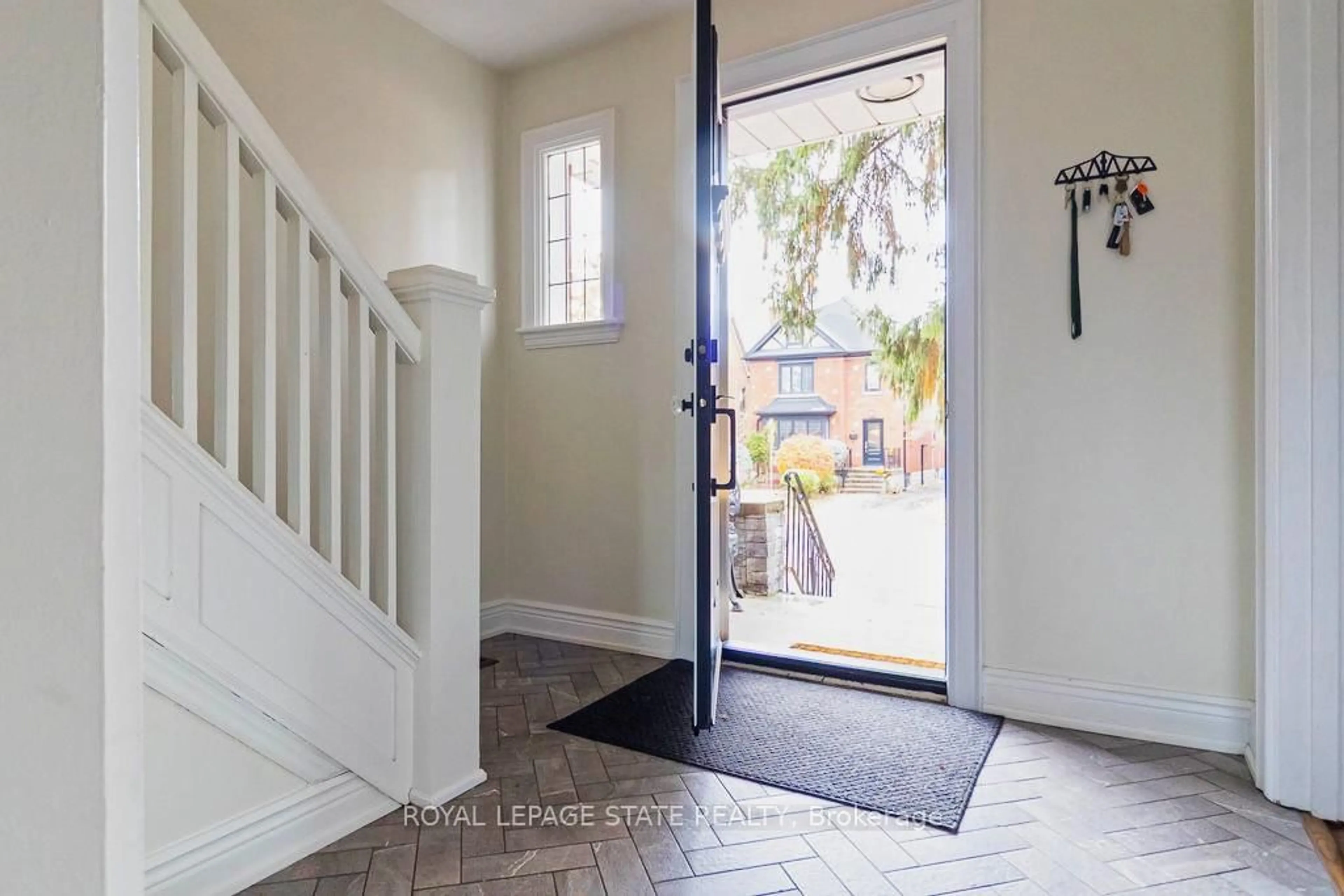 Indoor entryway for 68 Bond St, Hamilton Ontario L8S 1S7