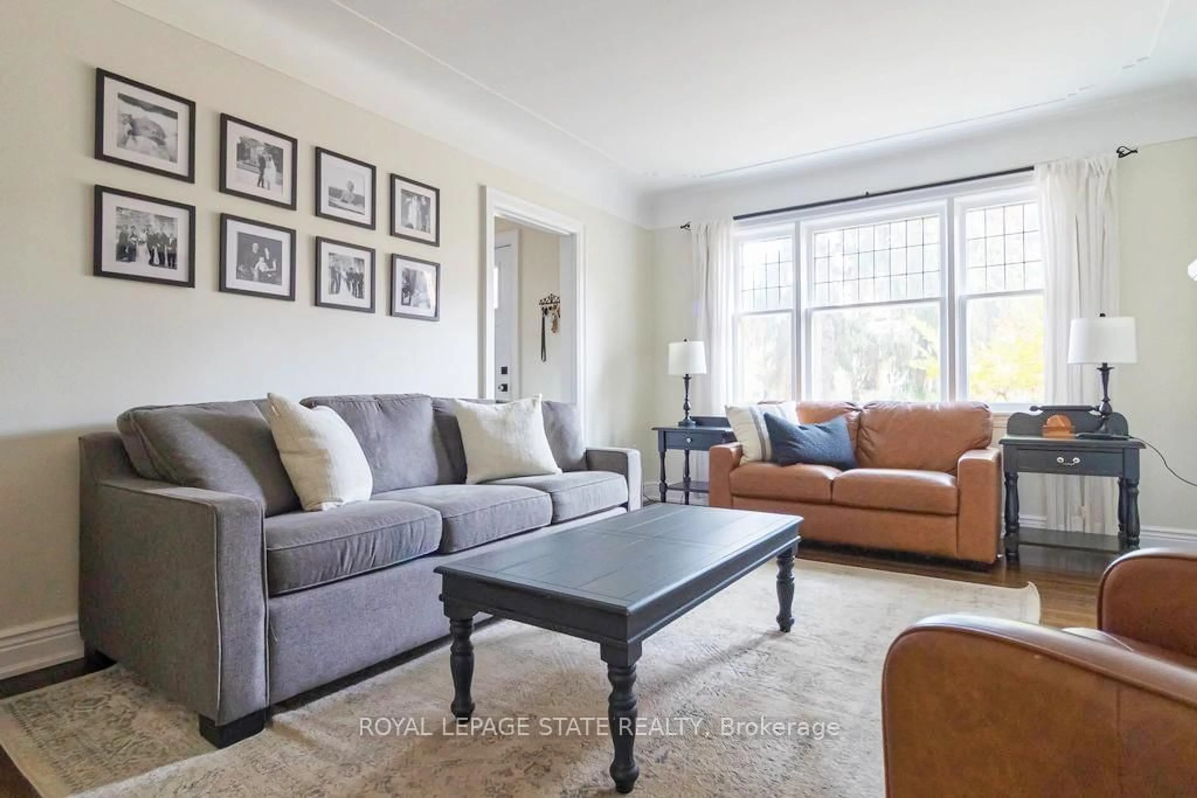 Living room with furniture, unknown for 68 Bond St, Hamilton Ontario L8S 1S7