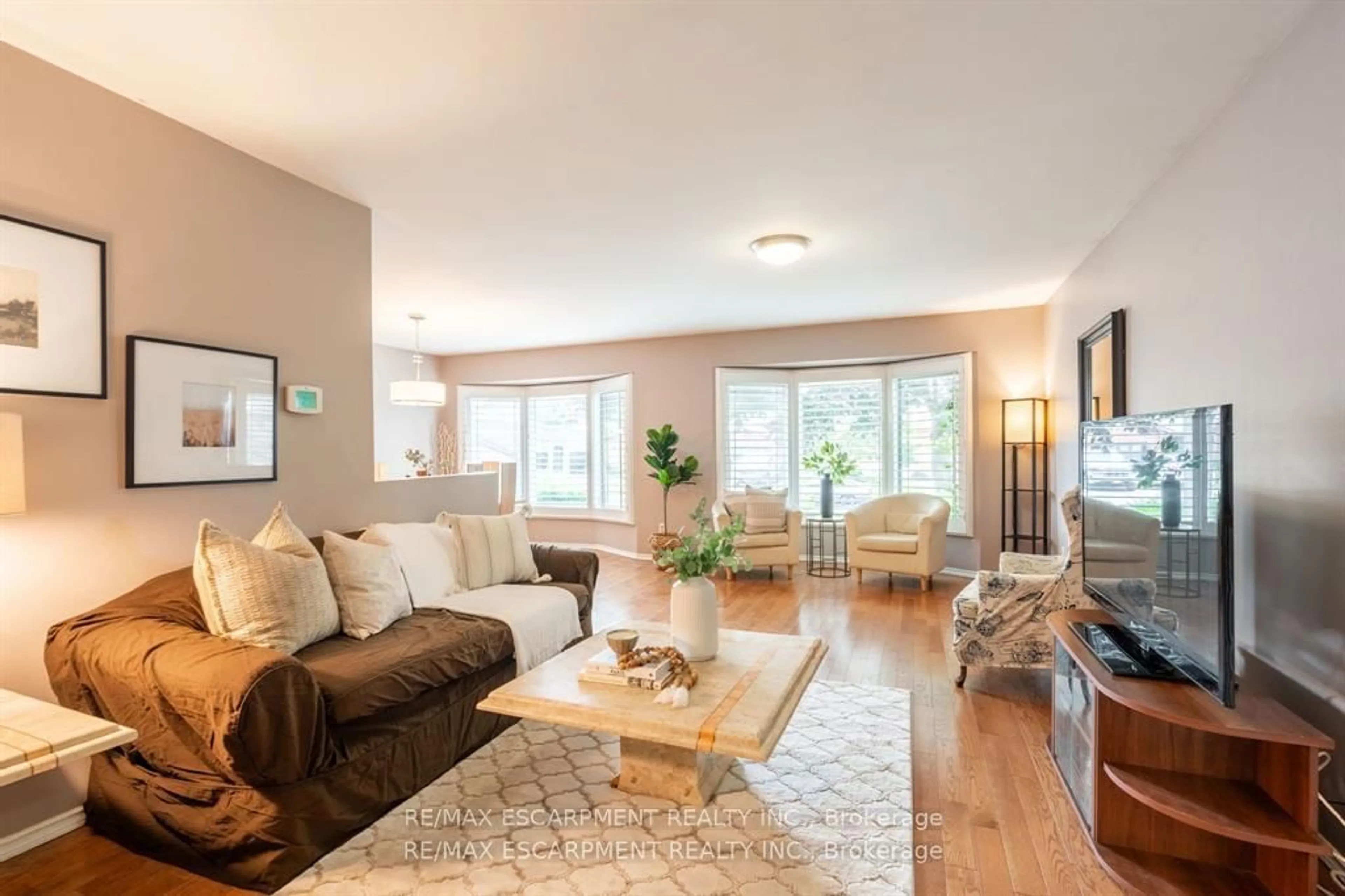 Living room with furniture, wood/laminate floor for 16 Flamingo Dr, Hamilton Ontario L9A 4X7