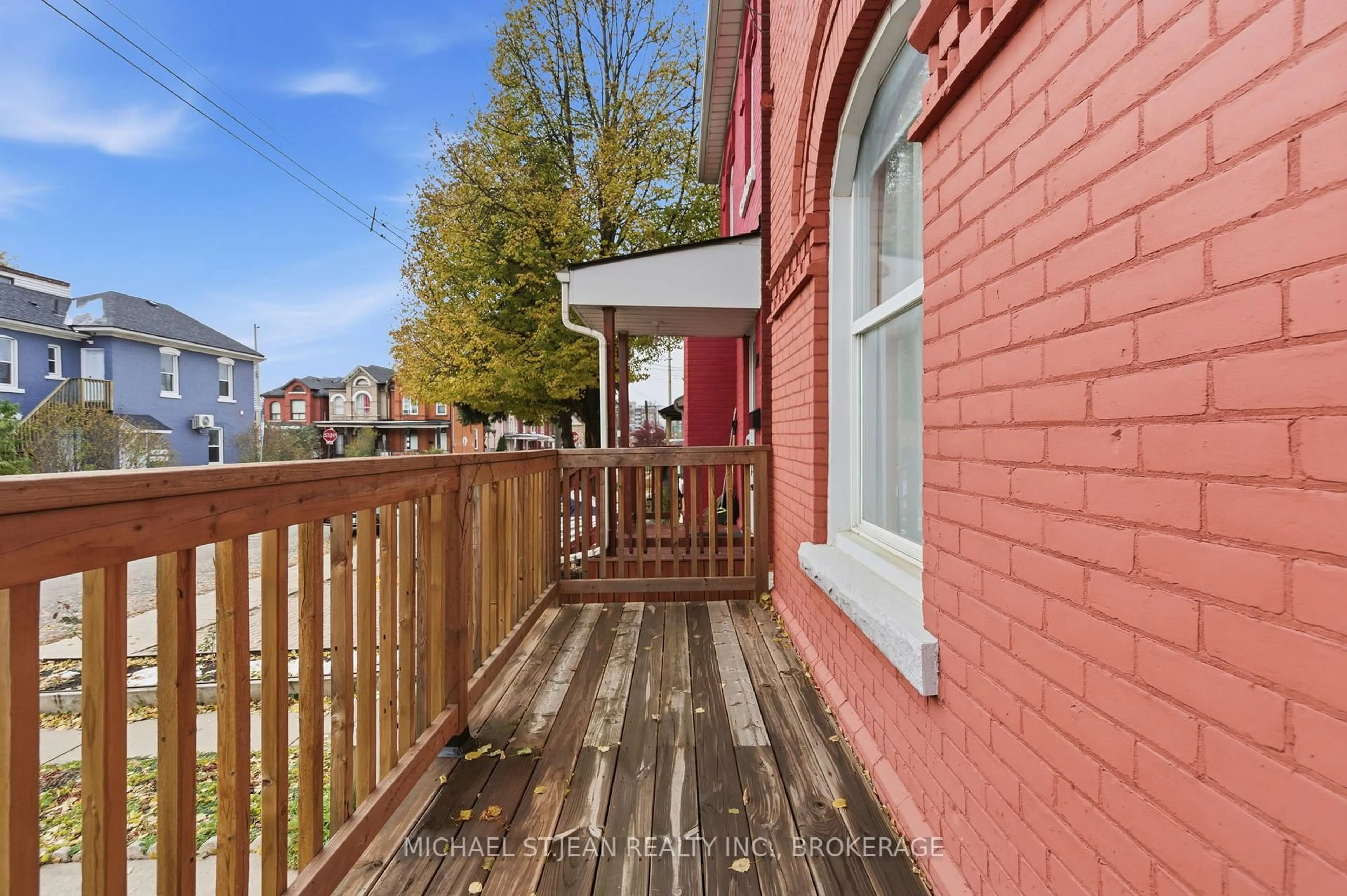 Patio, street for 273 Robert St, Hamilton Ontario L8L 2R5