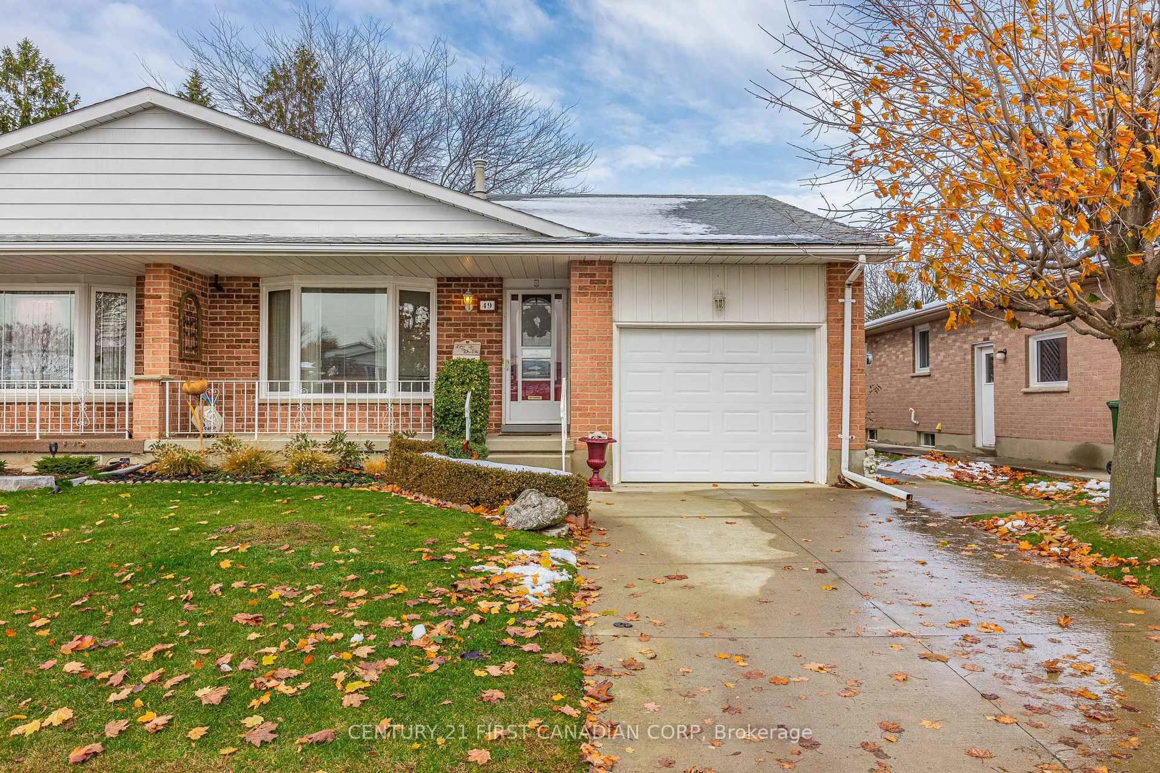 Home with brick exterior material, street for 49 Bonnie Pl, St. Thomas Ontario N5R 5W6