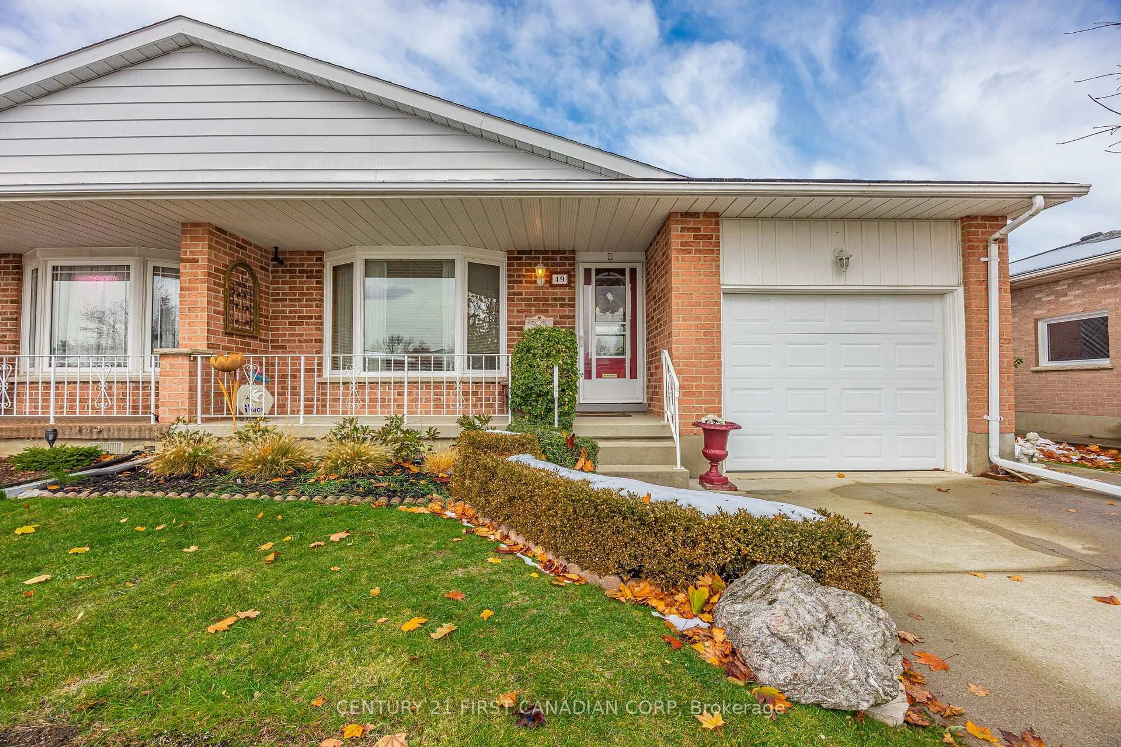Home with brick exterior material, street for 49 Bonnie Pl, St. Thomas Ontario N5R 5W6