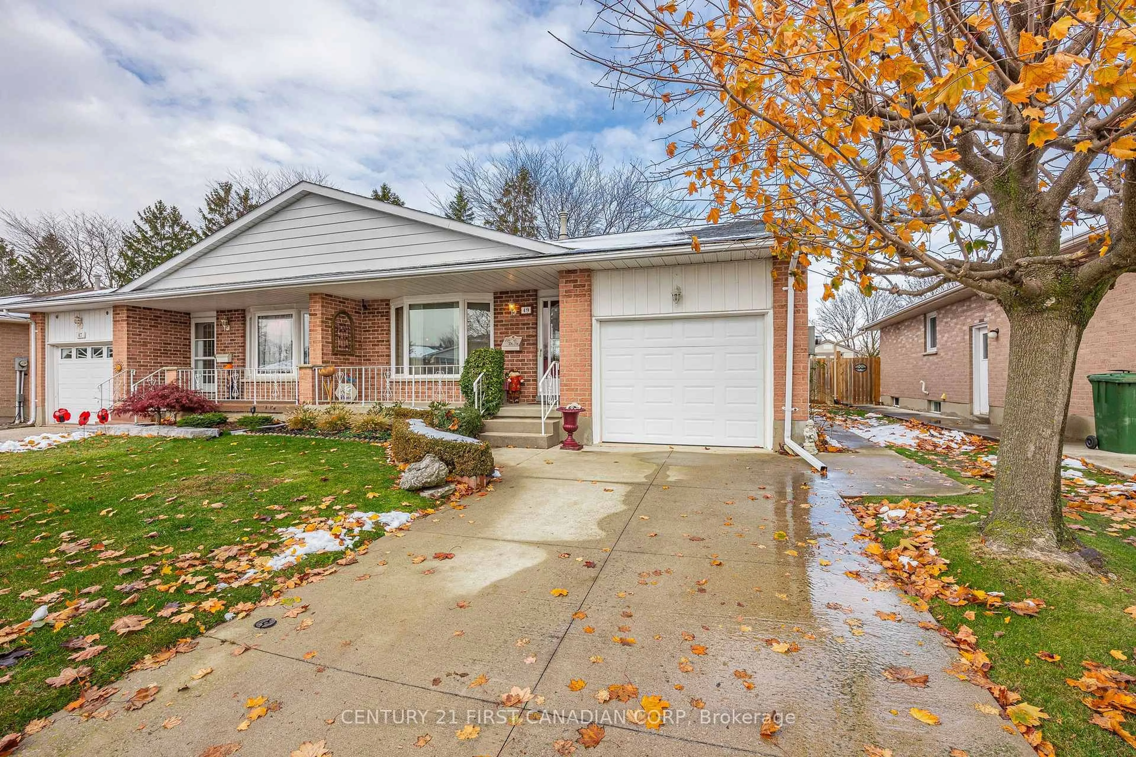 Home with brick exterior material, street for 49 Bonnie Pl, St. Thomas Ontario N5R 5W6