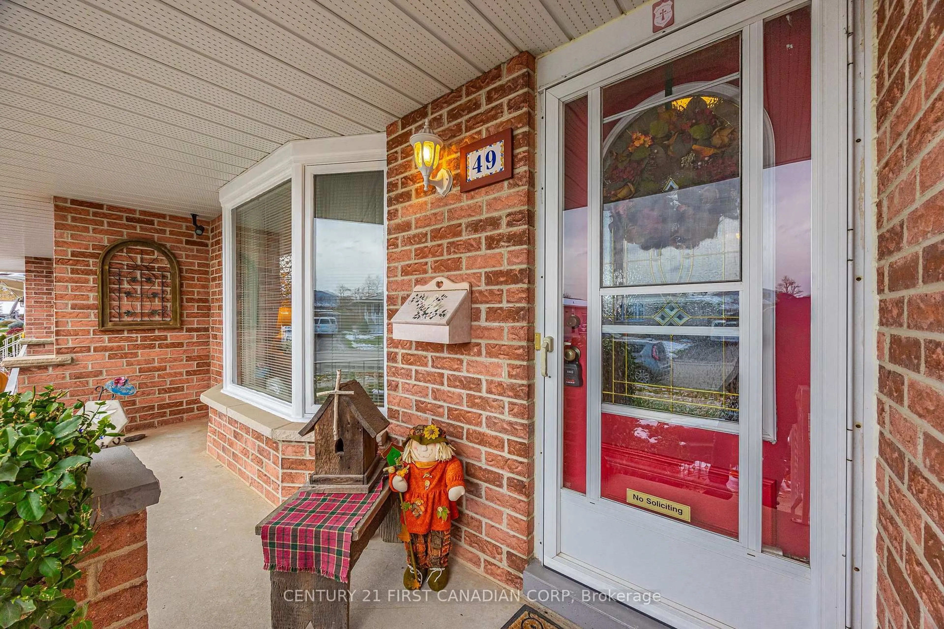 Indoor entryway for 49 Bonnie Pl, St. Thomas Ontario N5R 5W6