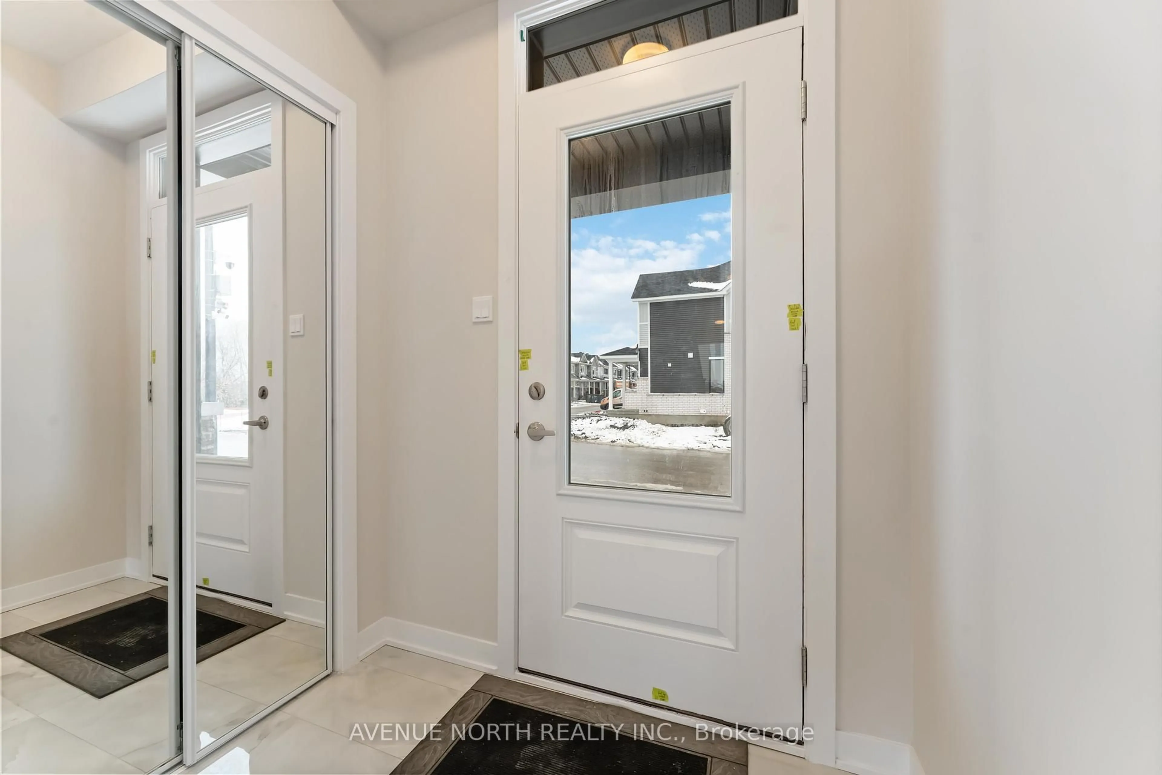 Indoor entryway for 364 Les Emmerson Dr, Barrhaven Ontario K2J 7L7