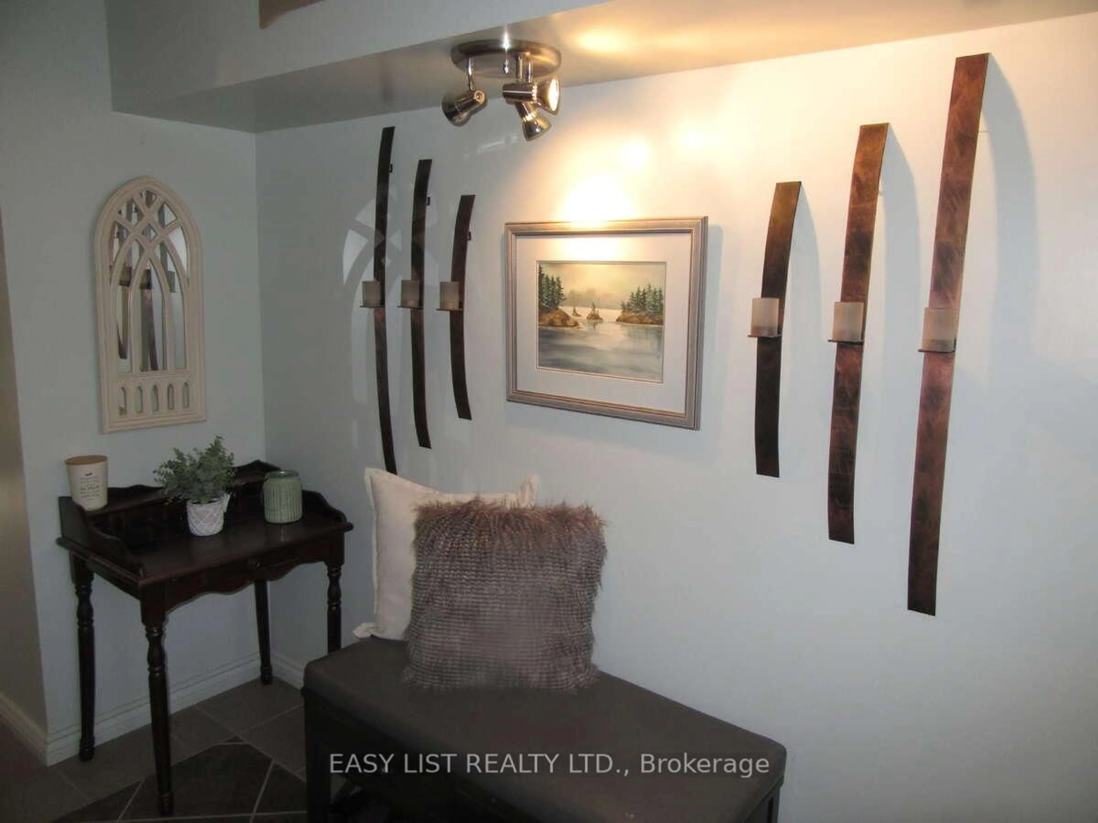 Indoor entryway for 16 Fire Route 122, Trent Lakes Ontario K0M 1A0