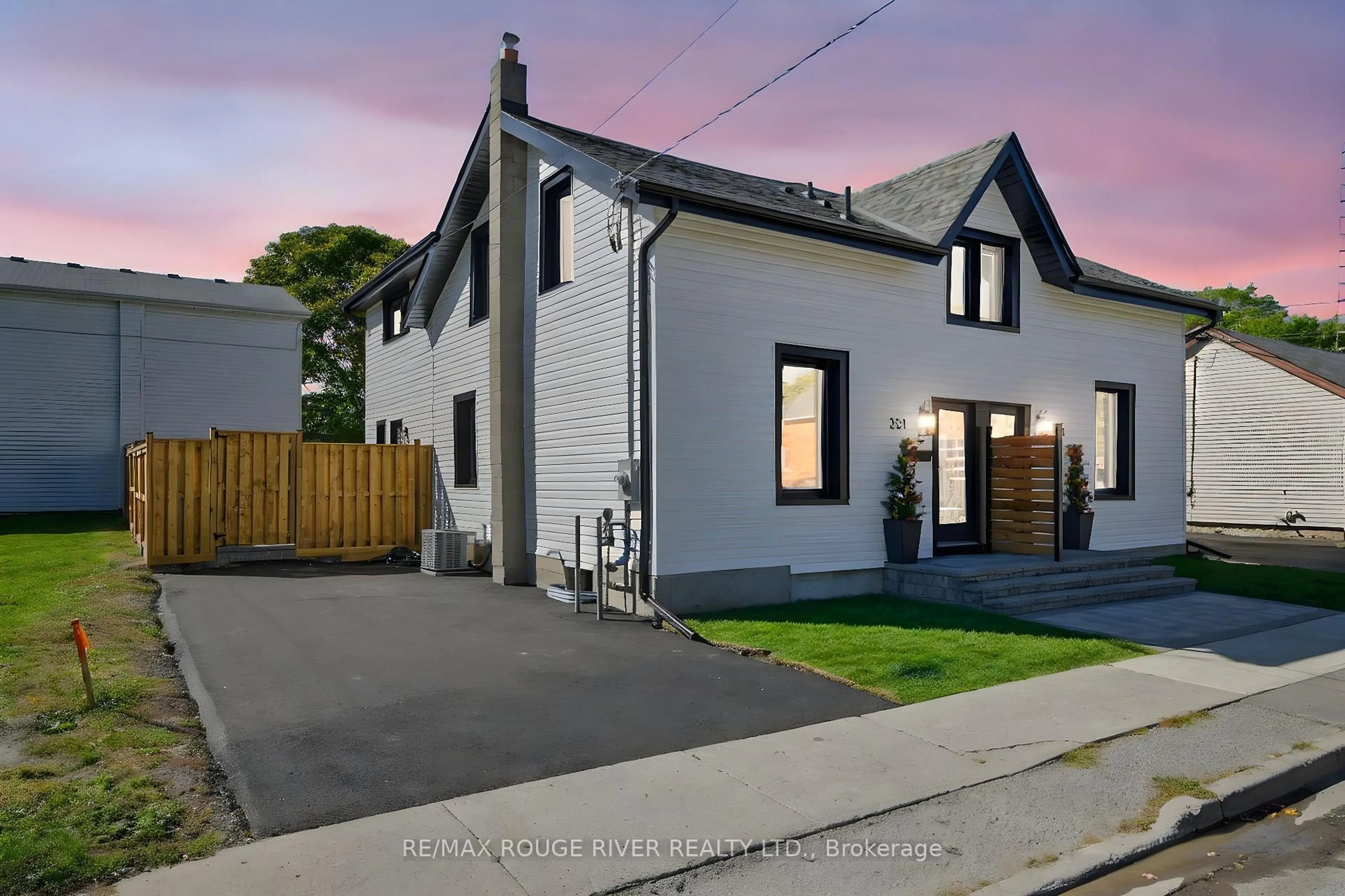 A pic from outside/outdoor area/front of a property/back of a property/a pic from drone, street for 351 John St, Cobourg Ontario K9A 3T4