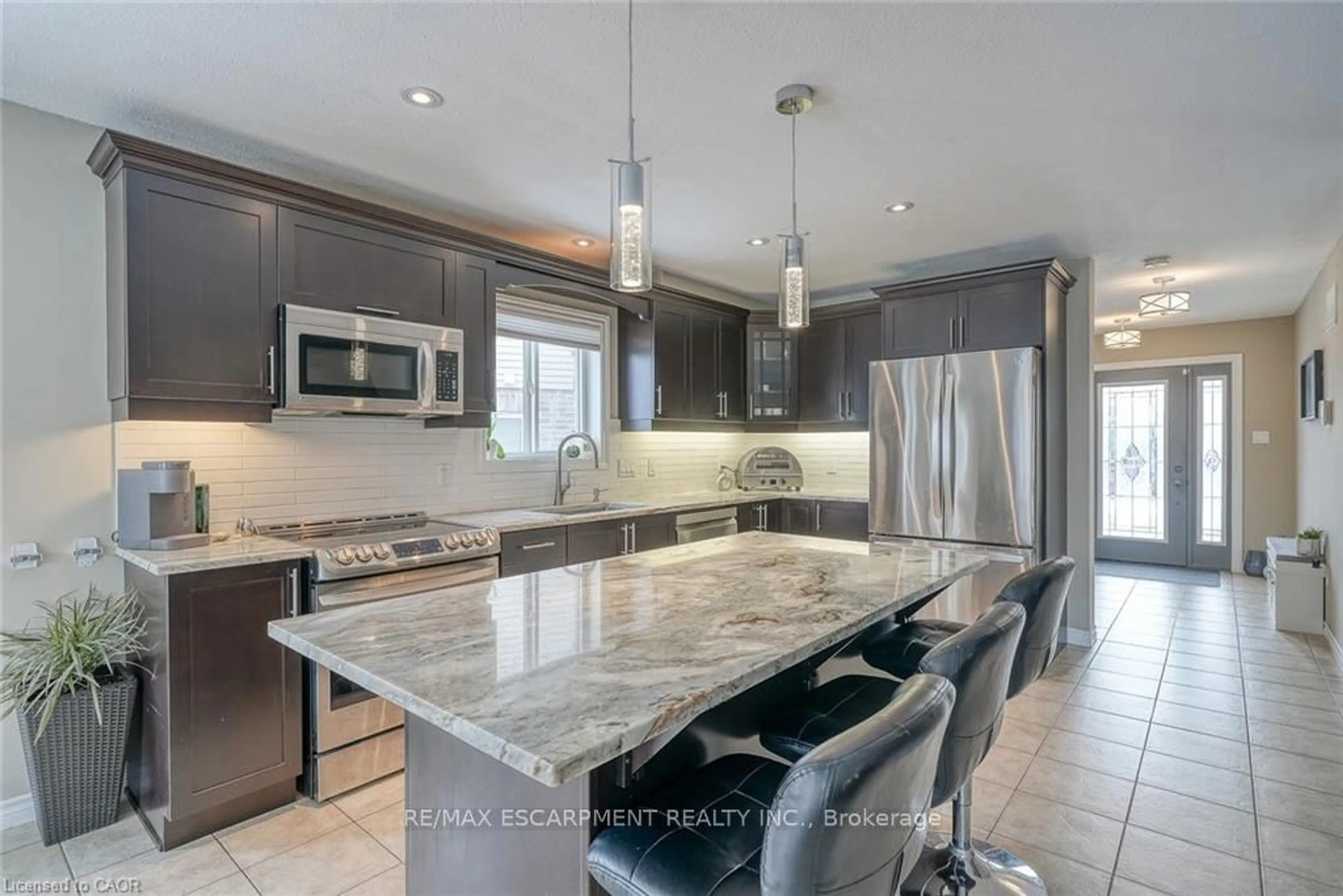 Contemporary kitchen, ceramic/tile floor for 32 Langrell Ave, Tillsonburg Ontario N4G 5X8