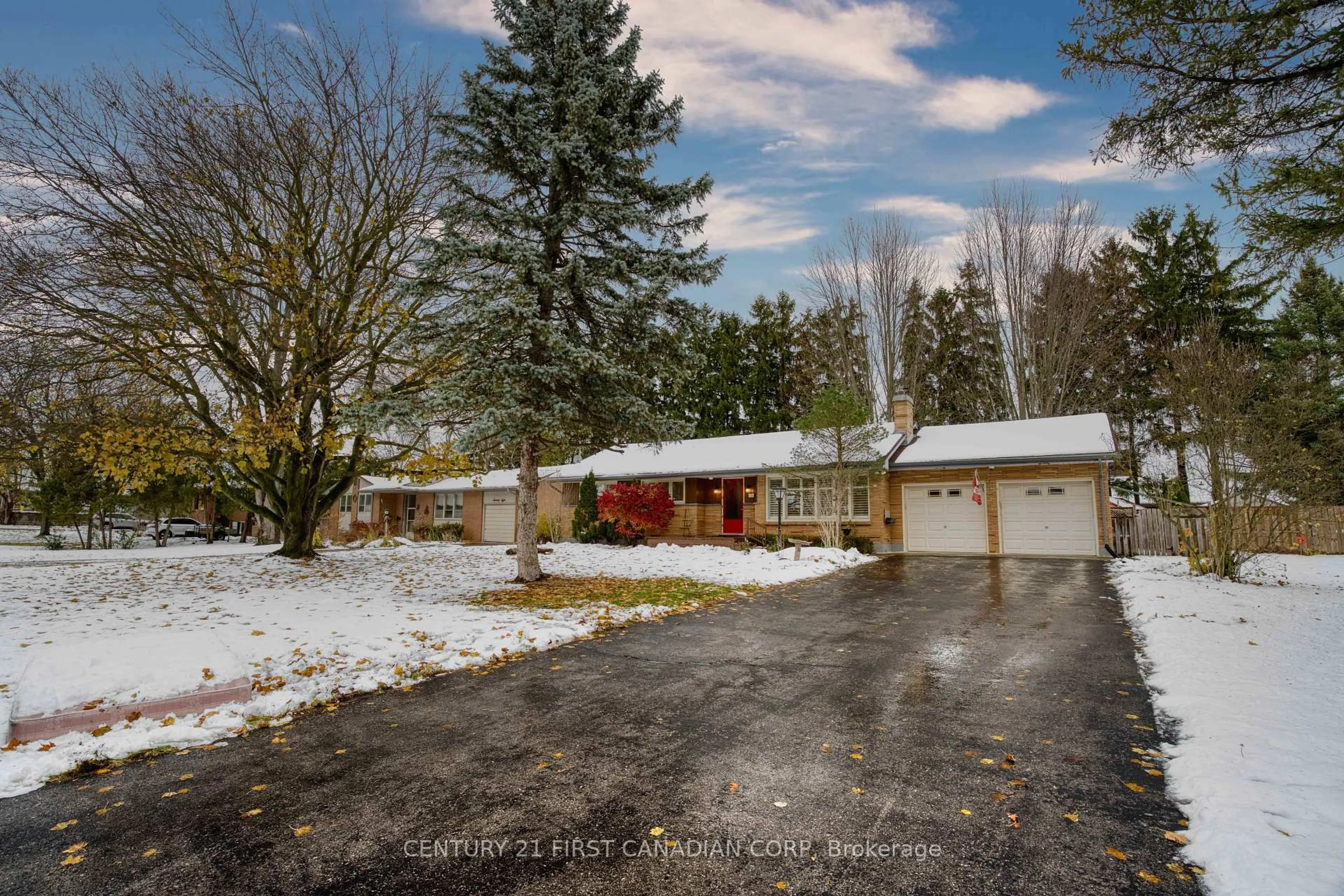 A pic from outside/outdoor area/front of a property/back of a property/a pic from drone, street for 74 DALEVIEW Cres, London North Ontario N5X 1H1