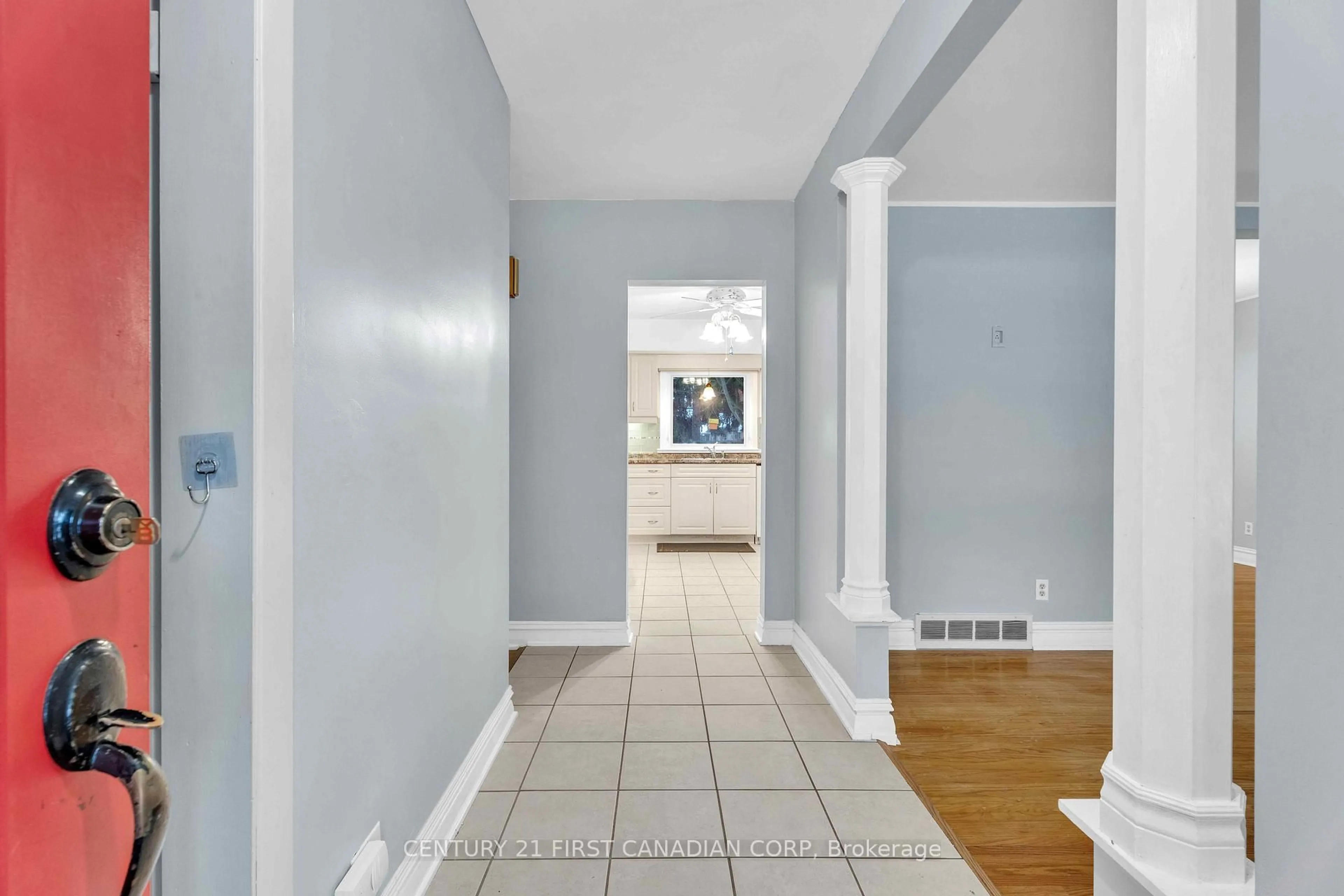 Indoor entryway for 74 DALEVIEW Cres, London North Ontario N5X 1H1