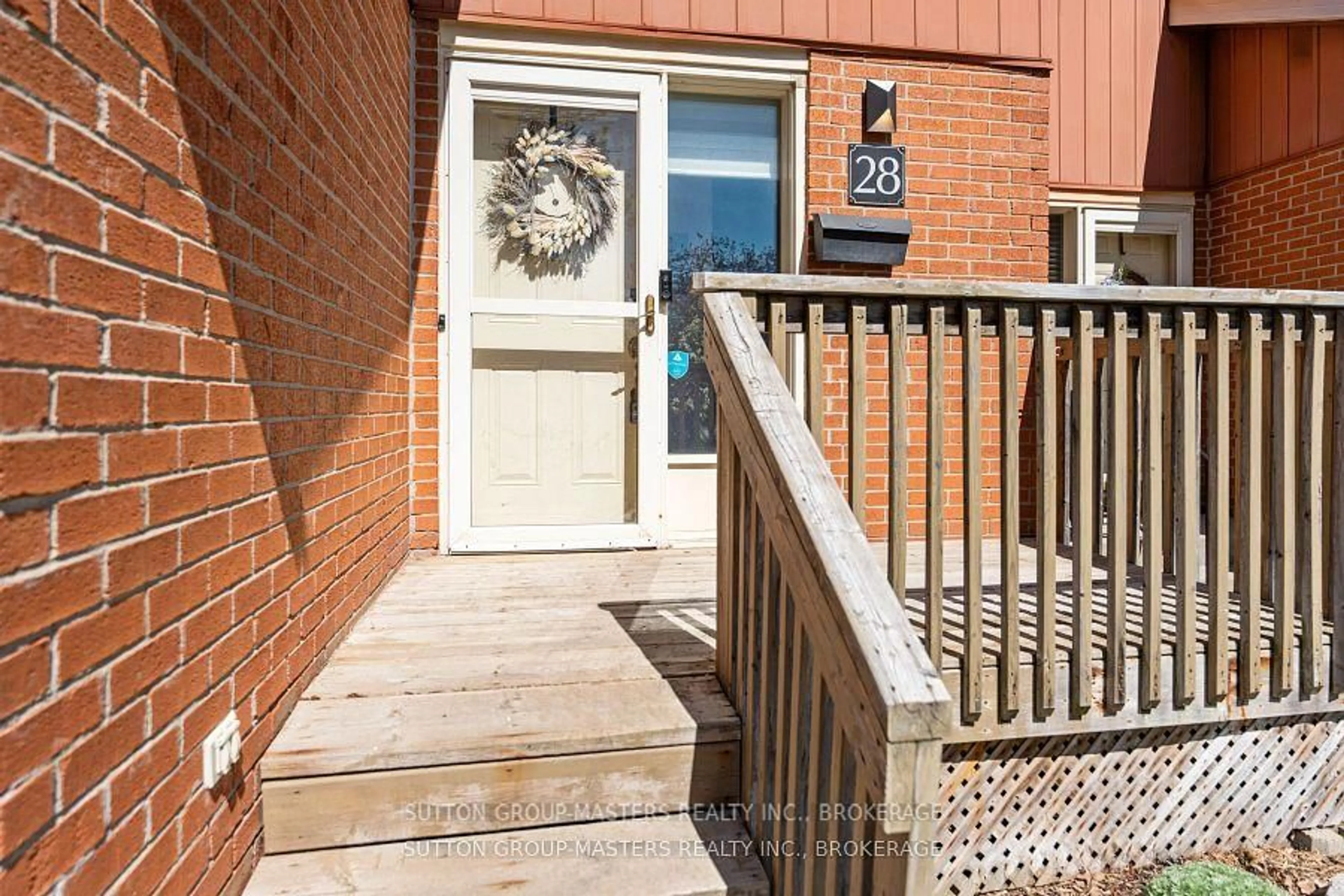 Indoor entryway for 19 MacPherson Ave #28, Kingston Ontario K7M 6W4