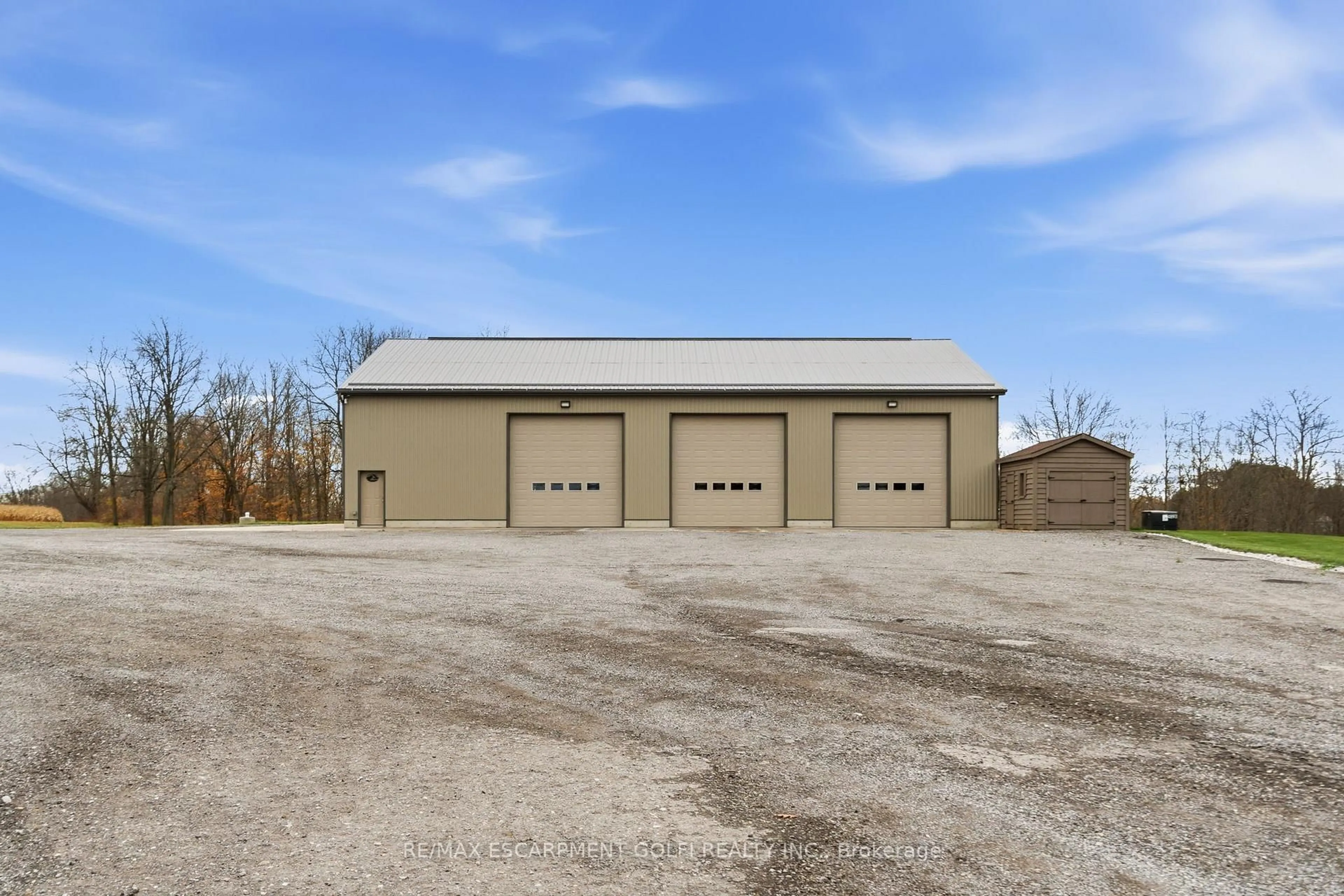 Indoor garage for 407 MCBAY Rd, Brantford Ontario N3T 5L4