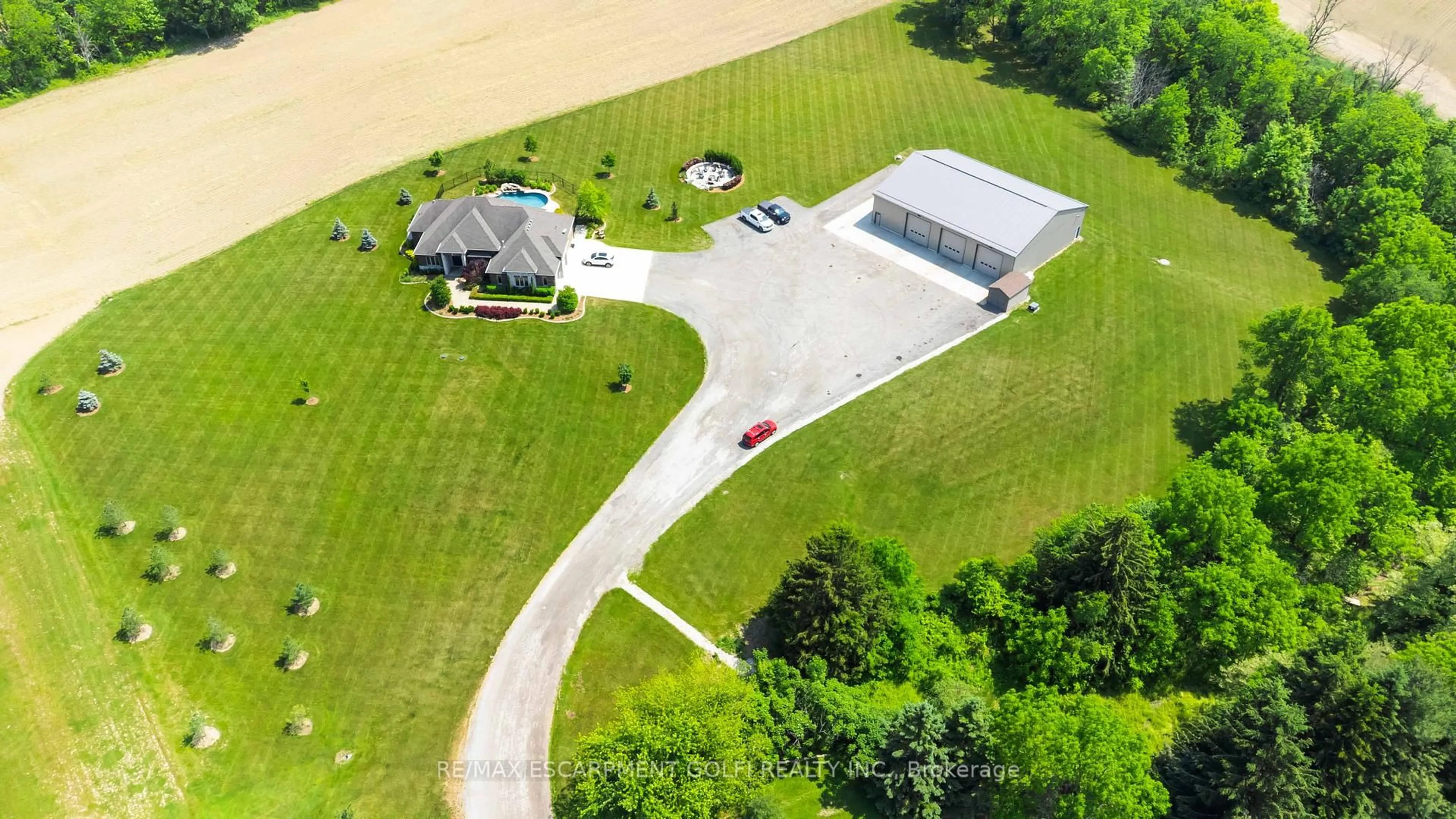 A pic from outside/outdoor area/front of a property/back of a property/a pic from drone, unknown for 407 MCBAY Rd, Brantford Ontario N3T 5L4