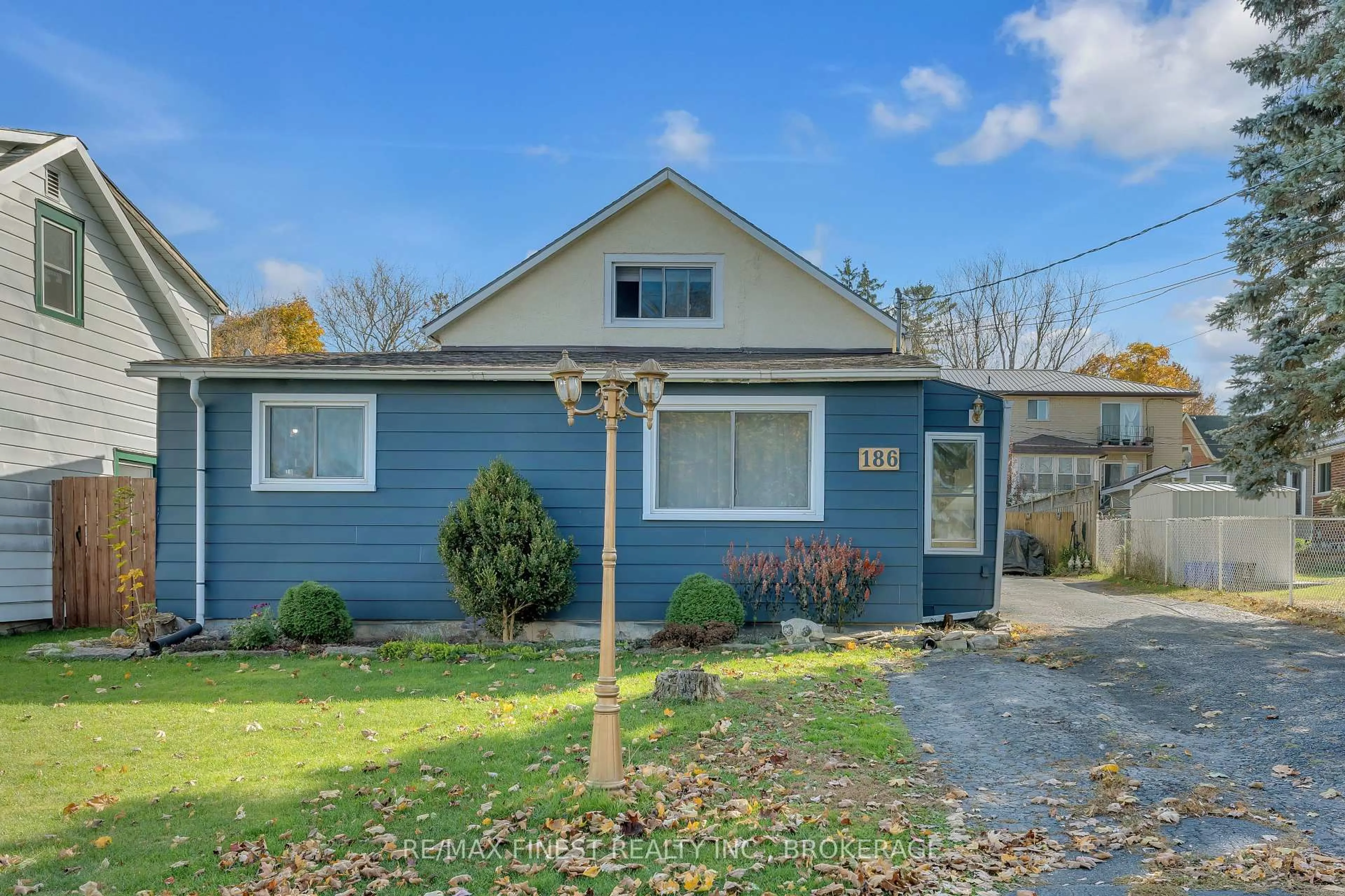 Home with vinyl exterior material, street for 186 Thomas St, Greater Napanee Ontario K7R 2H5