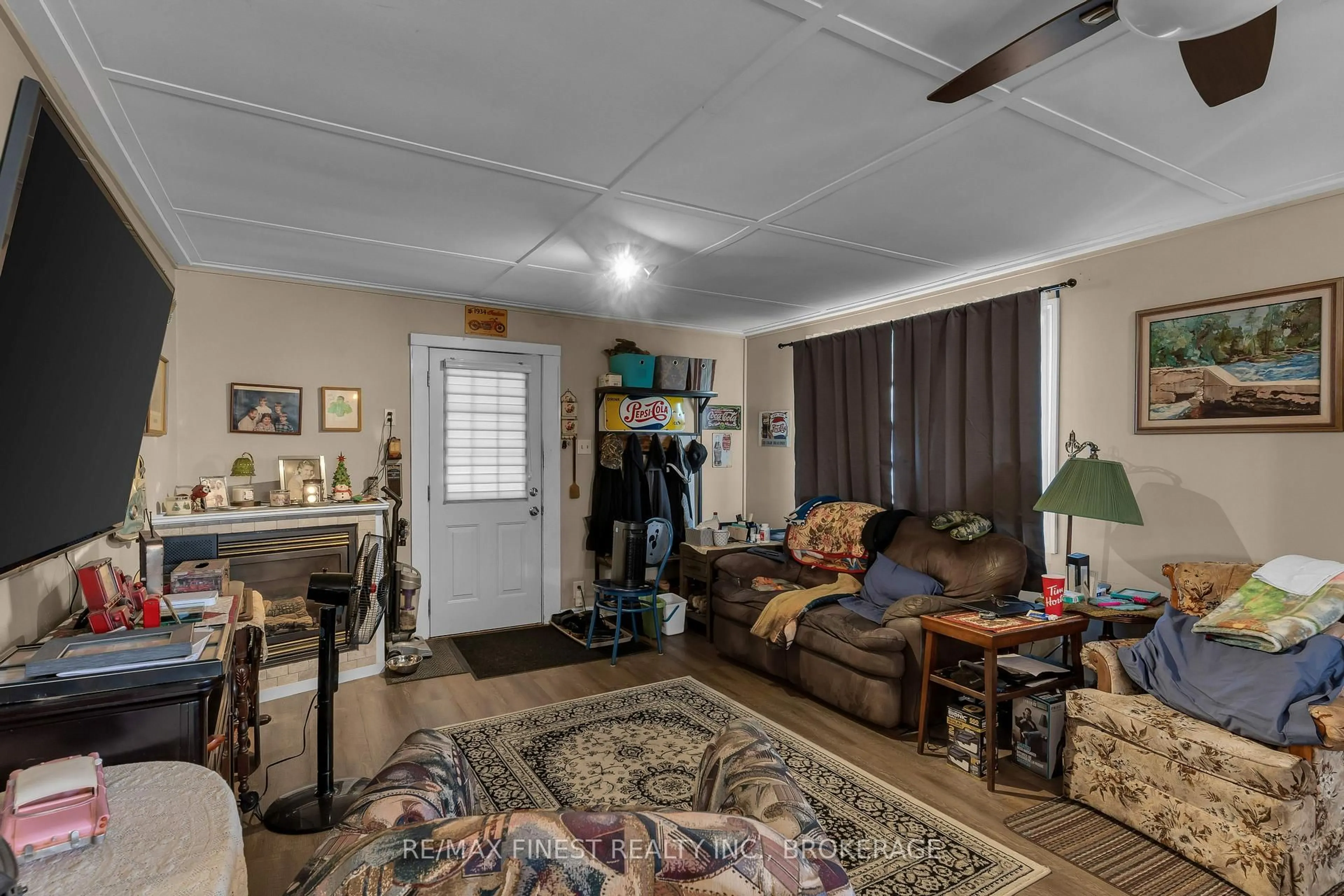 Living room with furniture, unknown for 186 Thomas St, Greater Napanee Ontario K7R 2H5