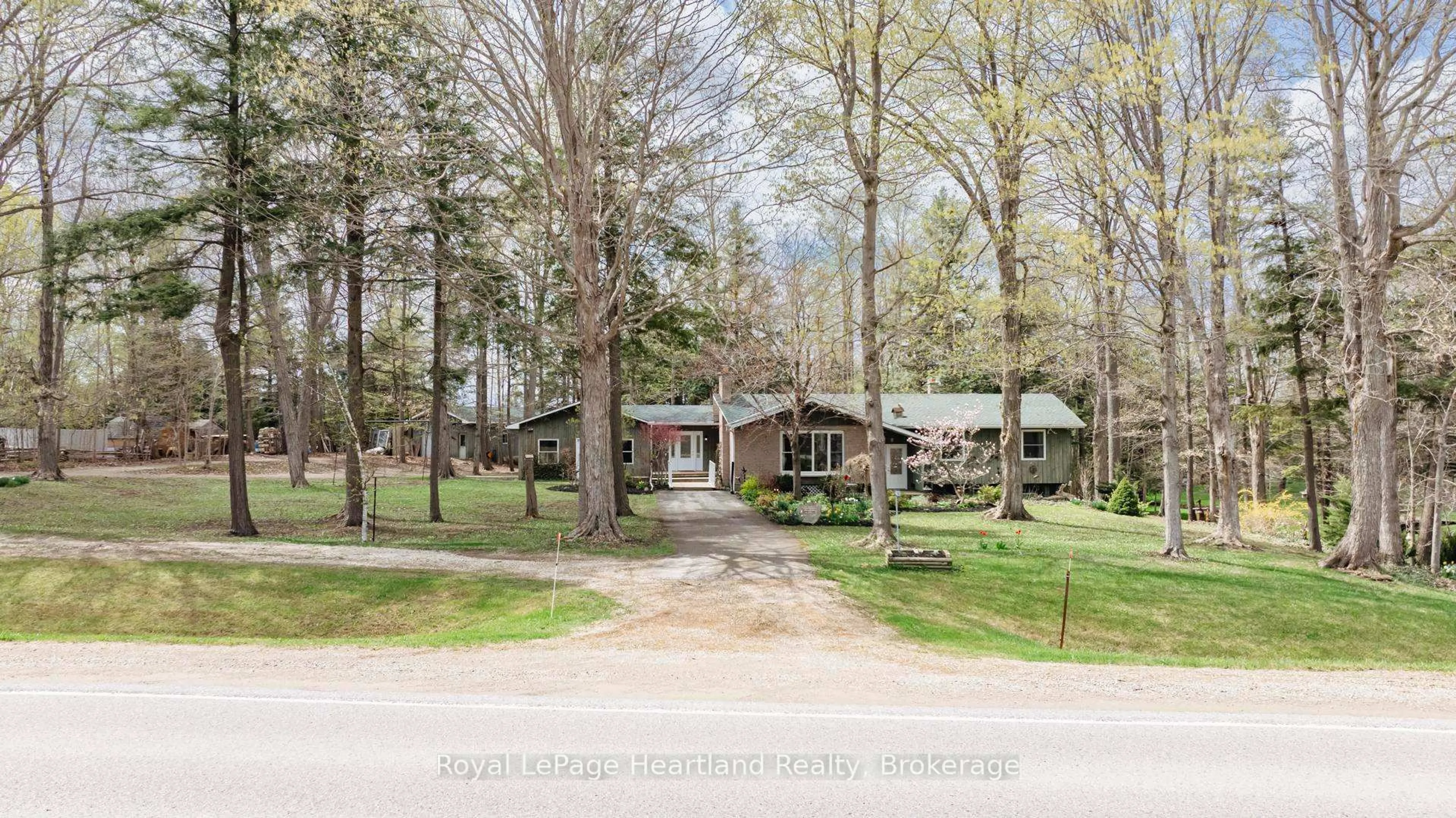 A pic from outside/outdoor area/front of a property/back of a property/a pic from drone, unknown for 41829 Amberley Rd, Morris Turnberry Ontario N0G 1G0