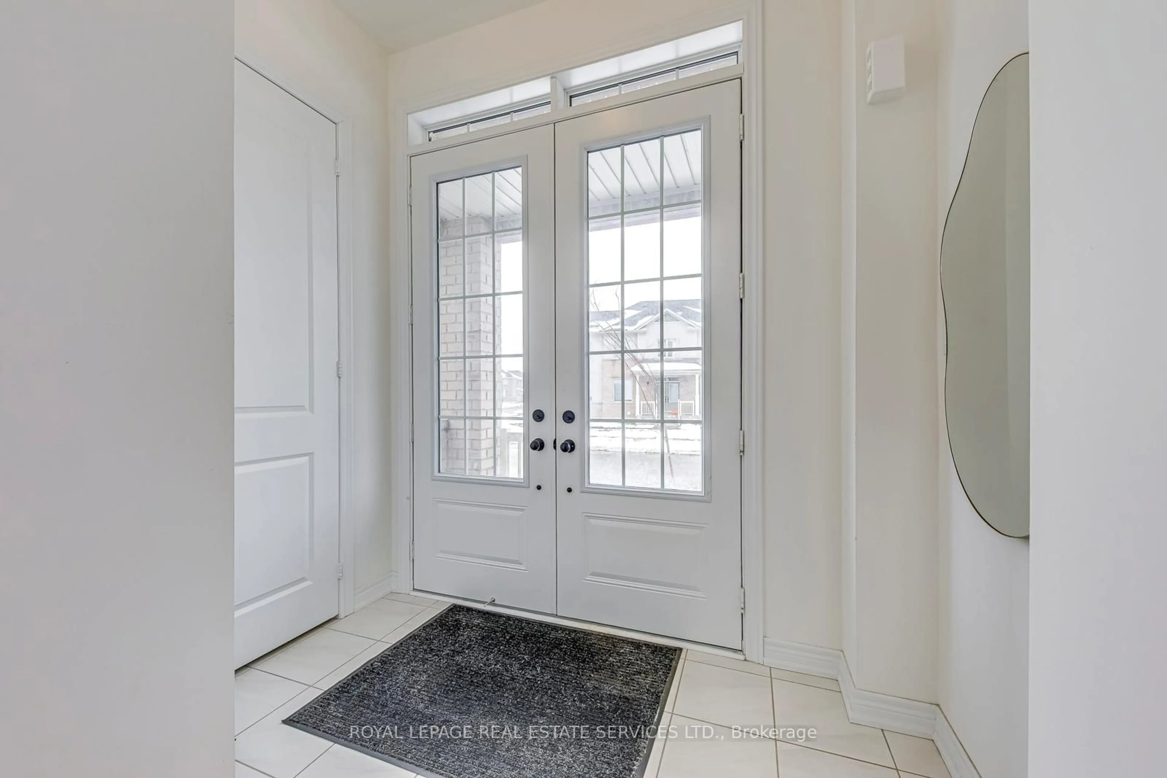 Indoor entryway for 116 Limestone Lane, Shelburne Ontario L9V 3Y4