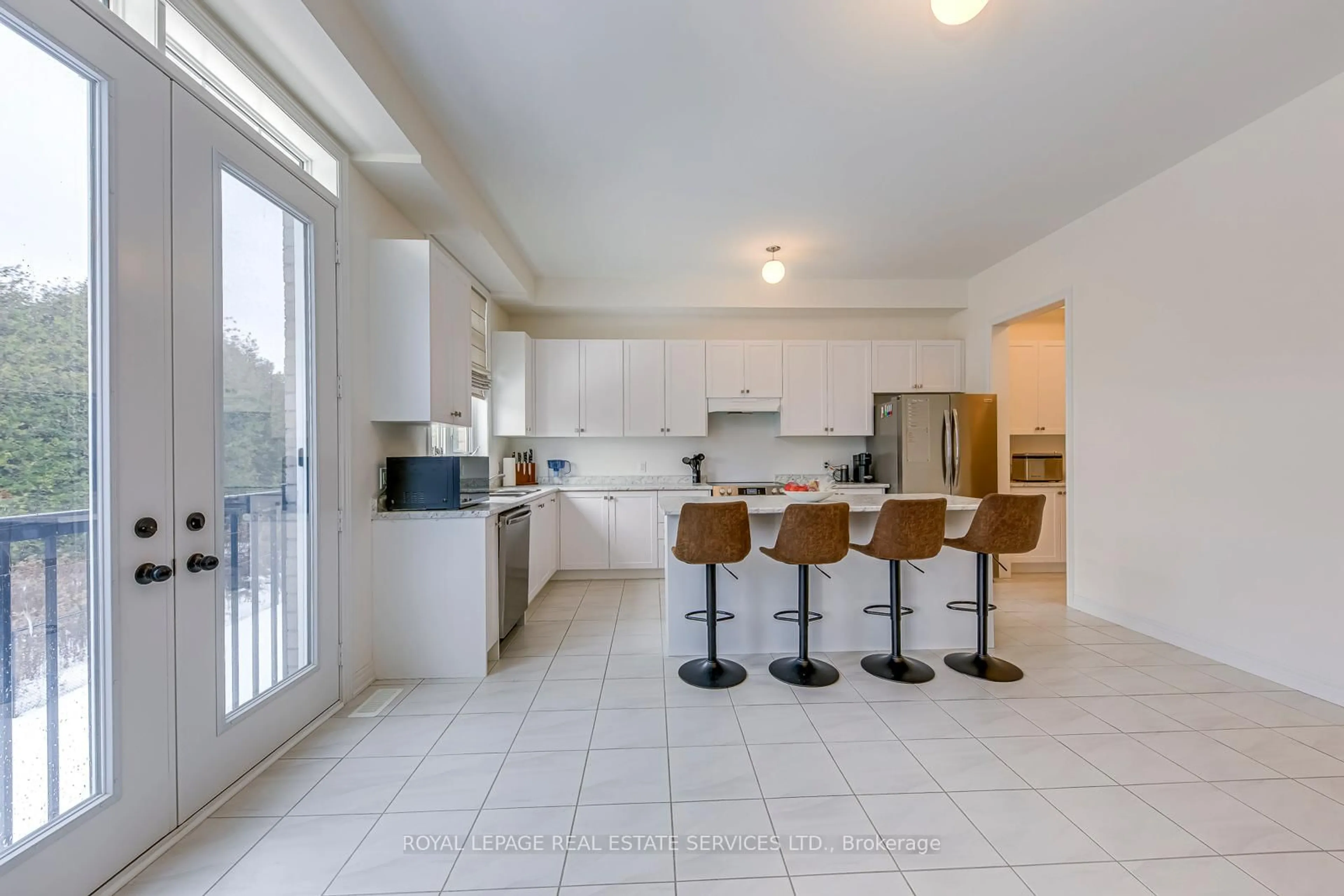 Open concept kitchen, ceramic/tile floor for 116 Limestone Lane, Shelburne Ontario L9V 3Y4