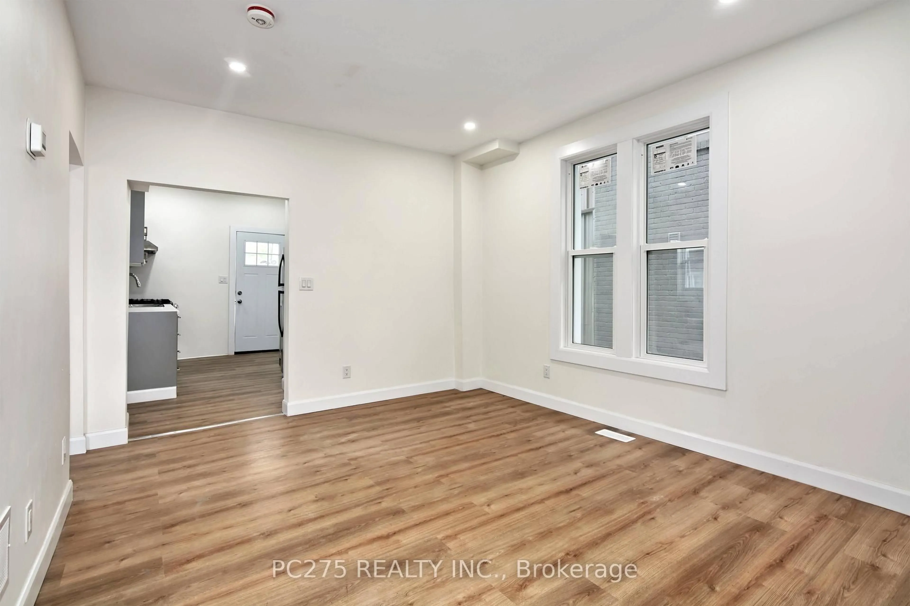 A pic of a room for 272 Vidal St, Sarnia Ontario N7T 2T7