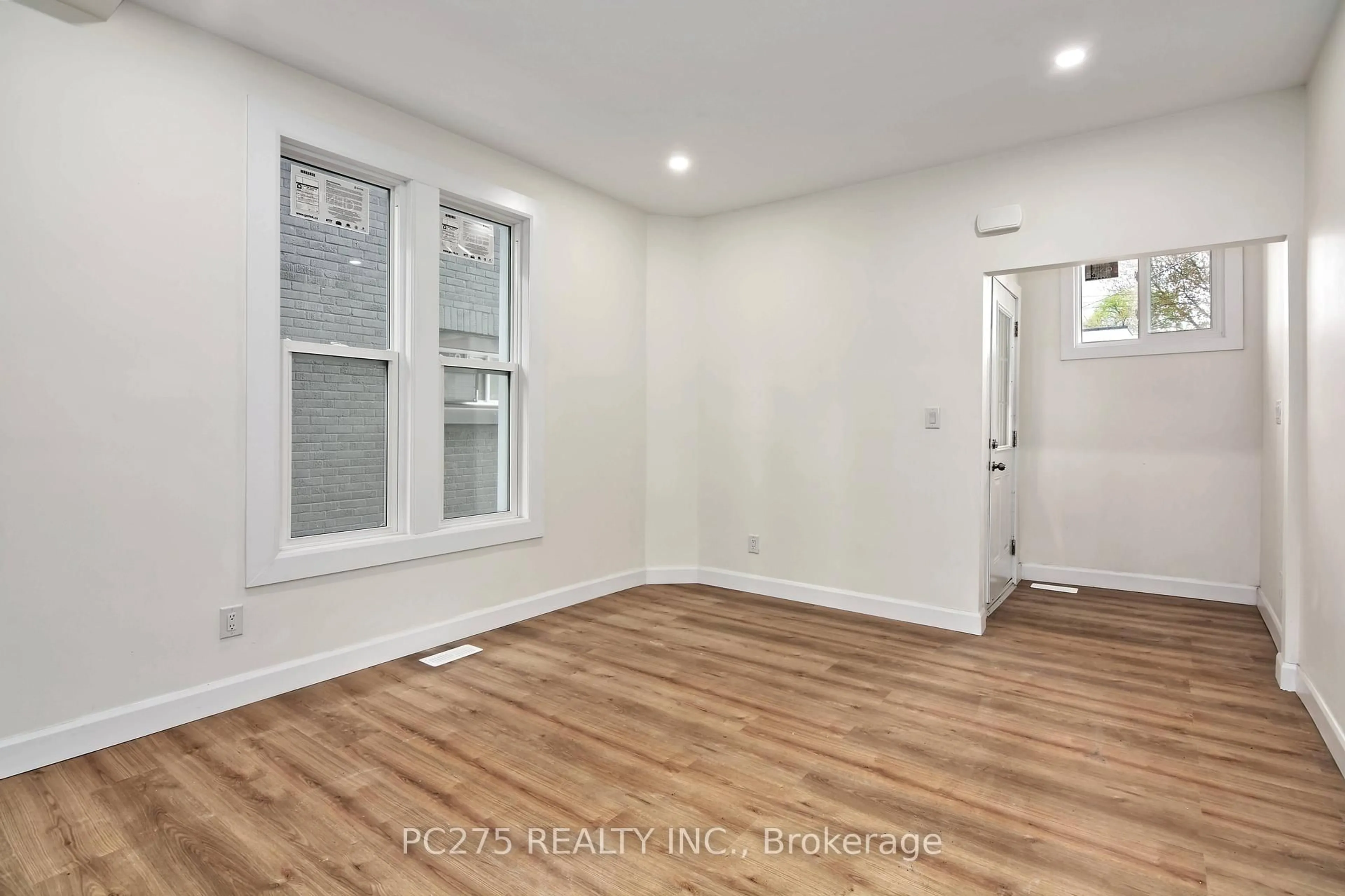 A pic of a room for 272 Vidal St, Sarnia Ontario N7T 2T7