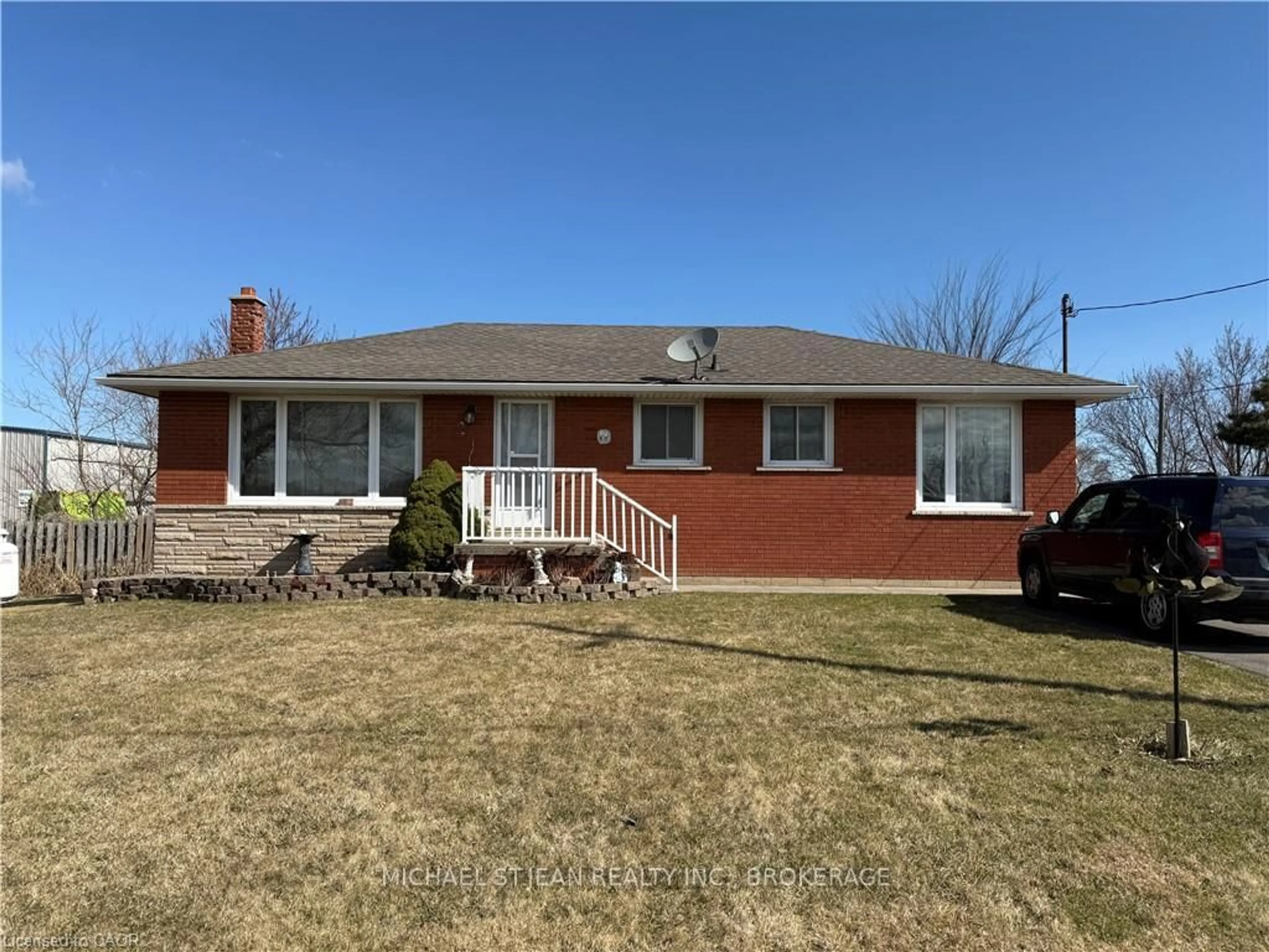 Home with brick exterior material, street for 725 Mud St, Hamilton Ontario L8J 3B8