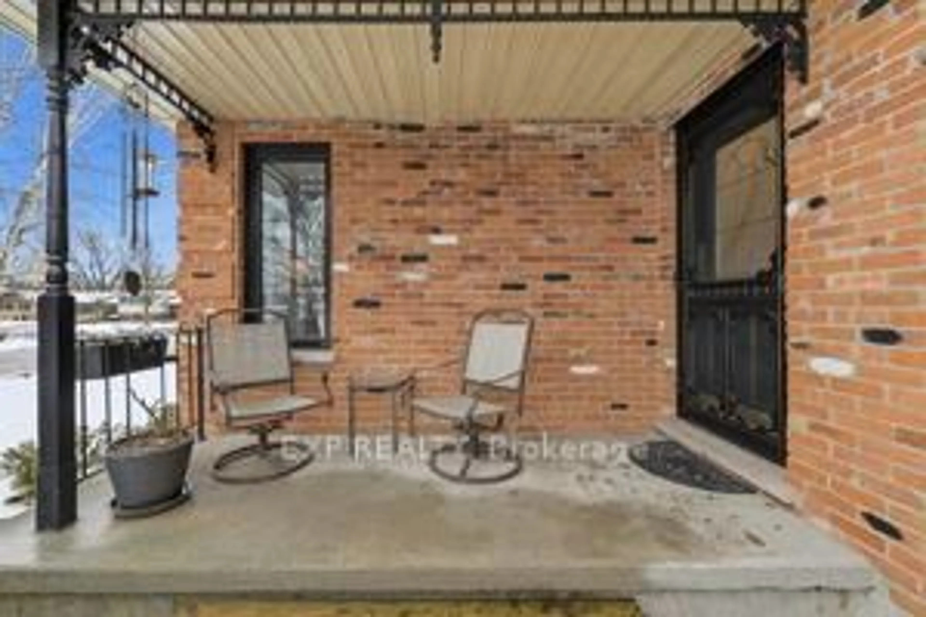 Patio, unknown for 125 GIBSON Cres, Lucan Biddulph Ontario N0M 2J0