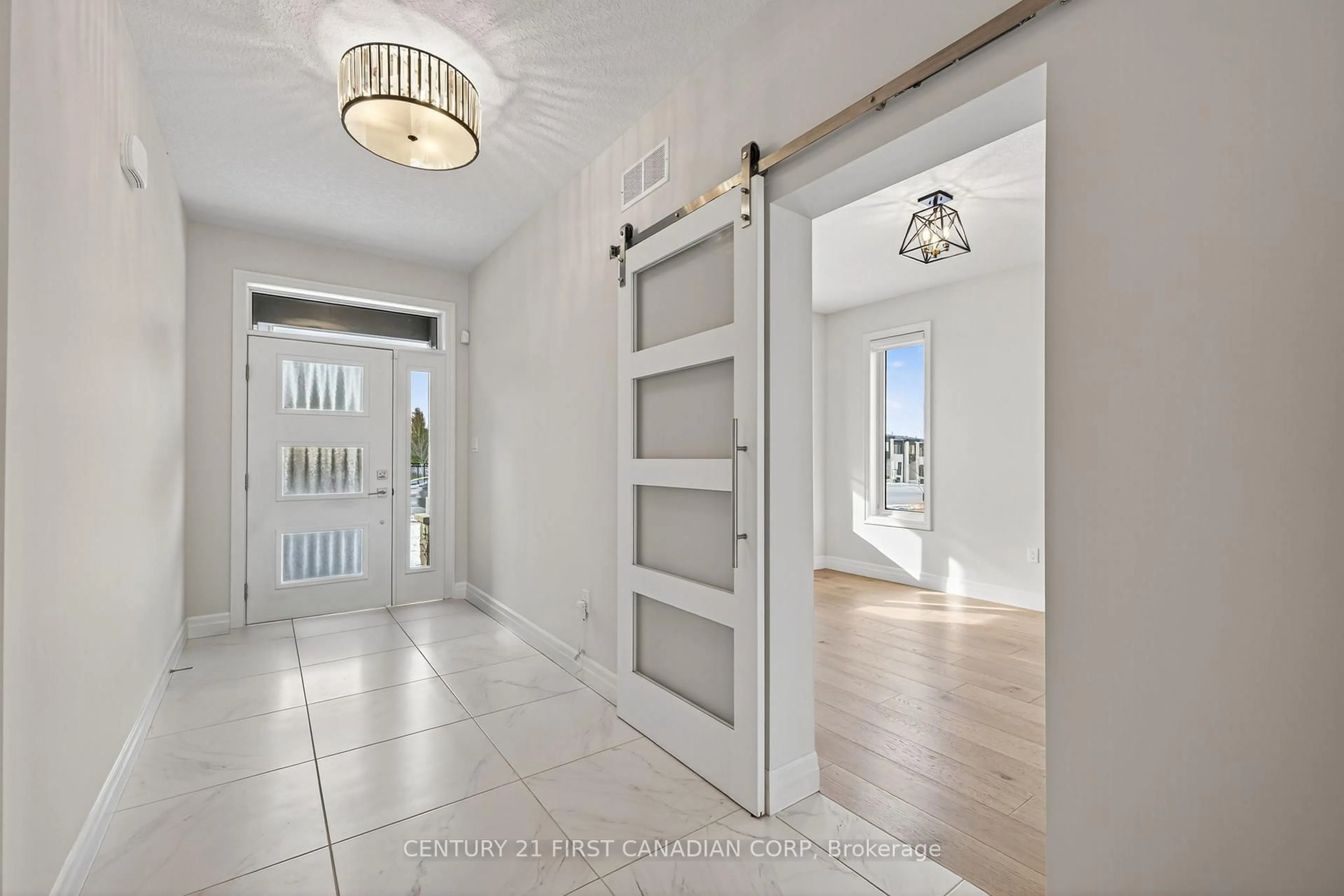 Indoor entryway for 1110 Riverbend Rd, London South Ontario N6K 0J1