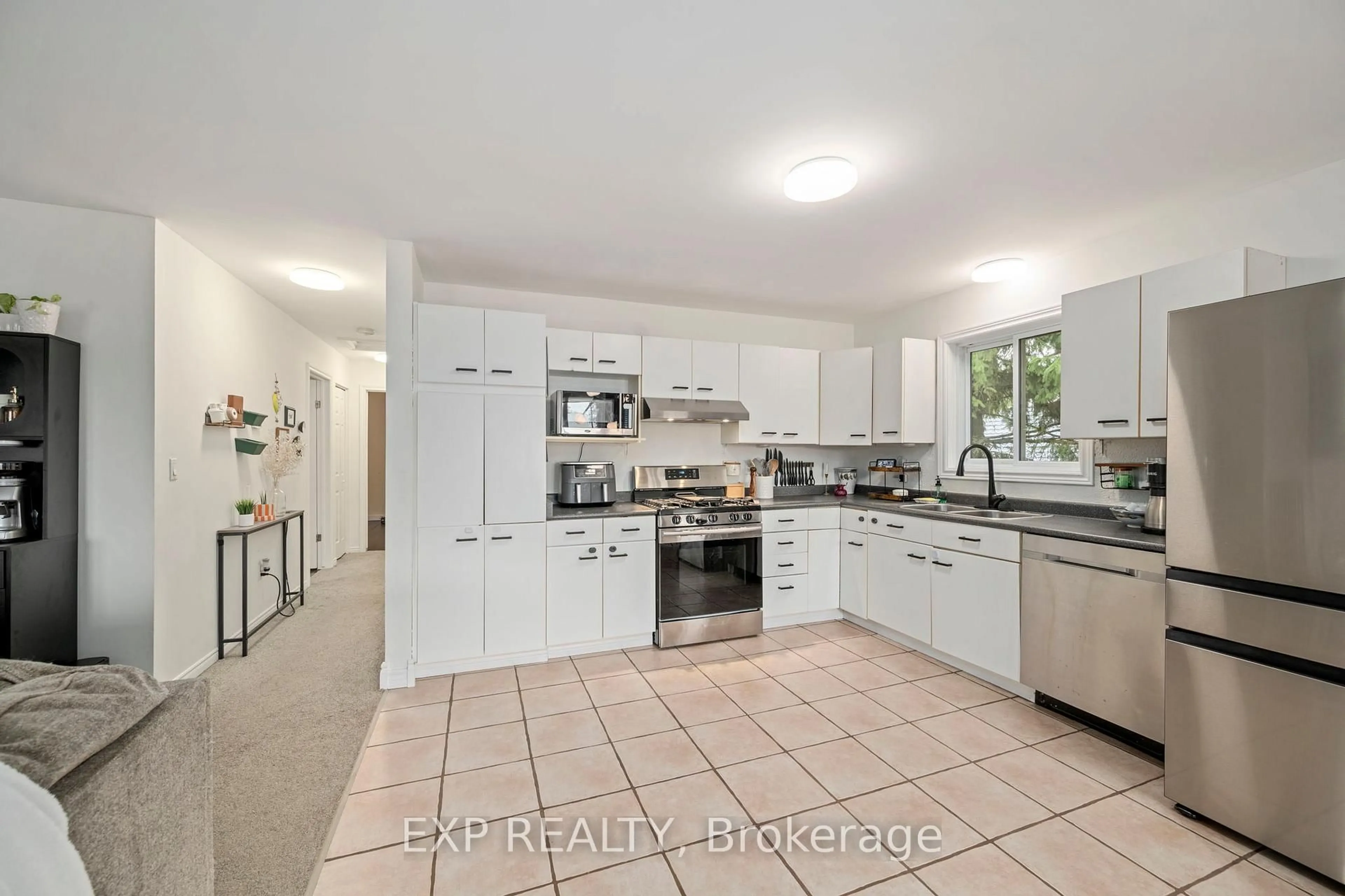 Open concept kitchen, ceramic/tile floor for 272 MARY St, Dutton/Dunwich Ontario N0L 1J0