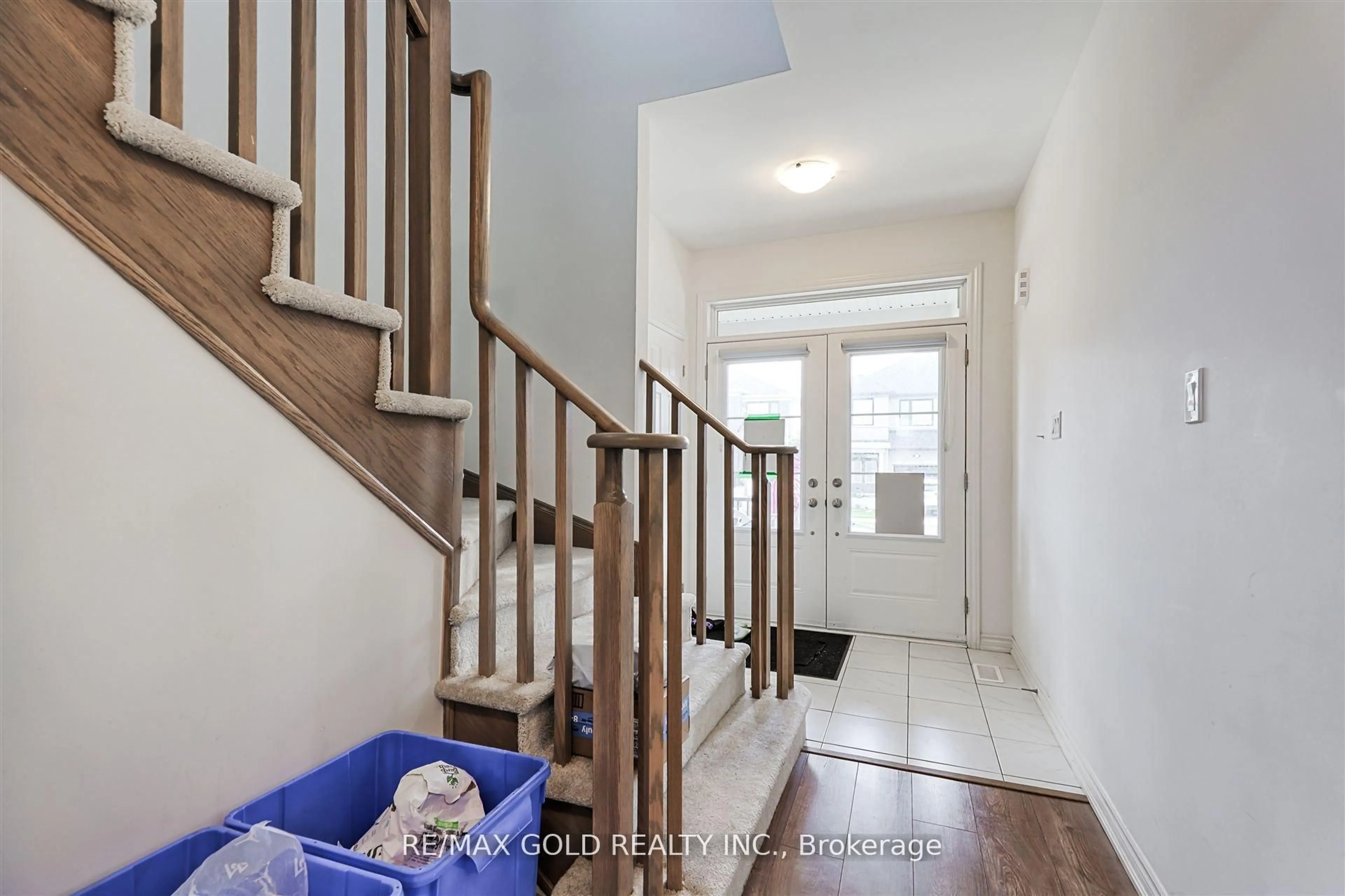 Indoor entryway for 76 Prest Way, Centre Wellington Ontario N1M 0K1