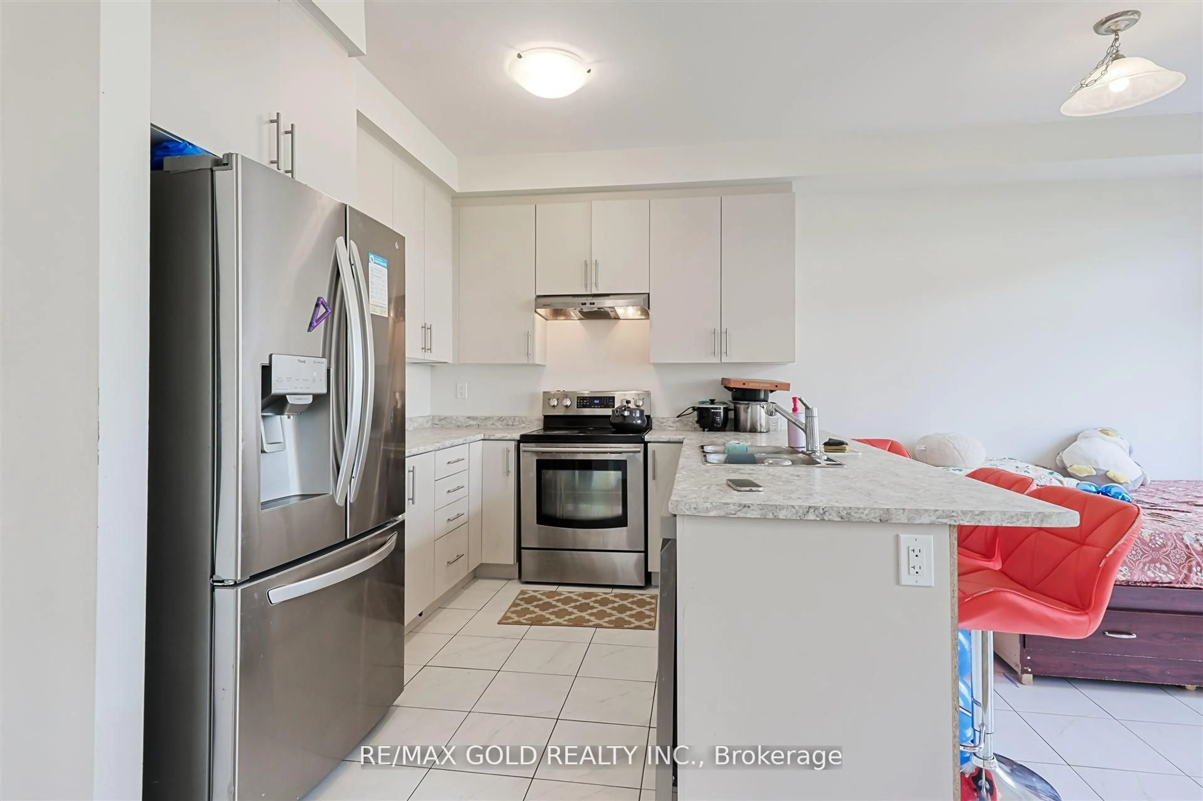 Standard kitchen, ceramic/tile floor for 76 Prest Way, Centre Wellington Ontario N1M 0K1