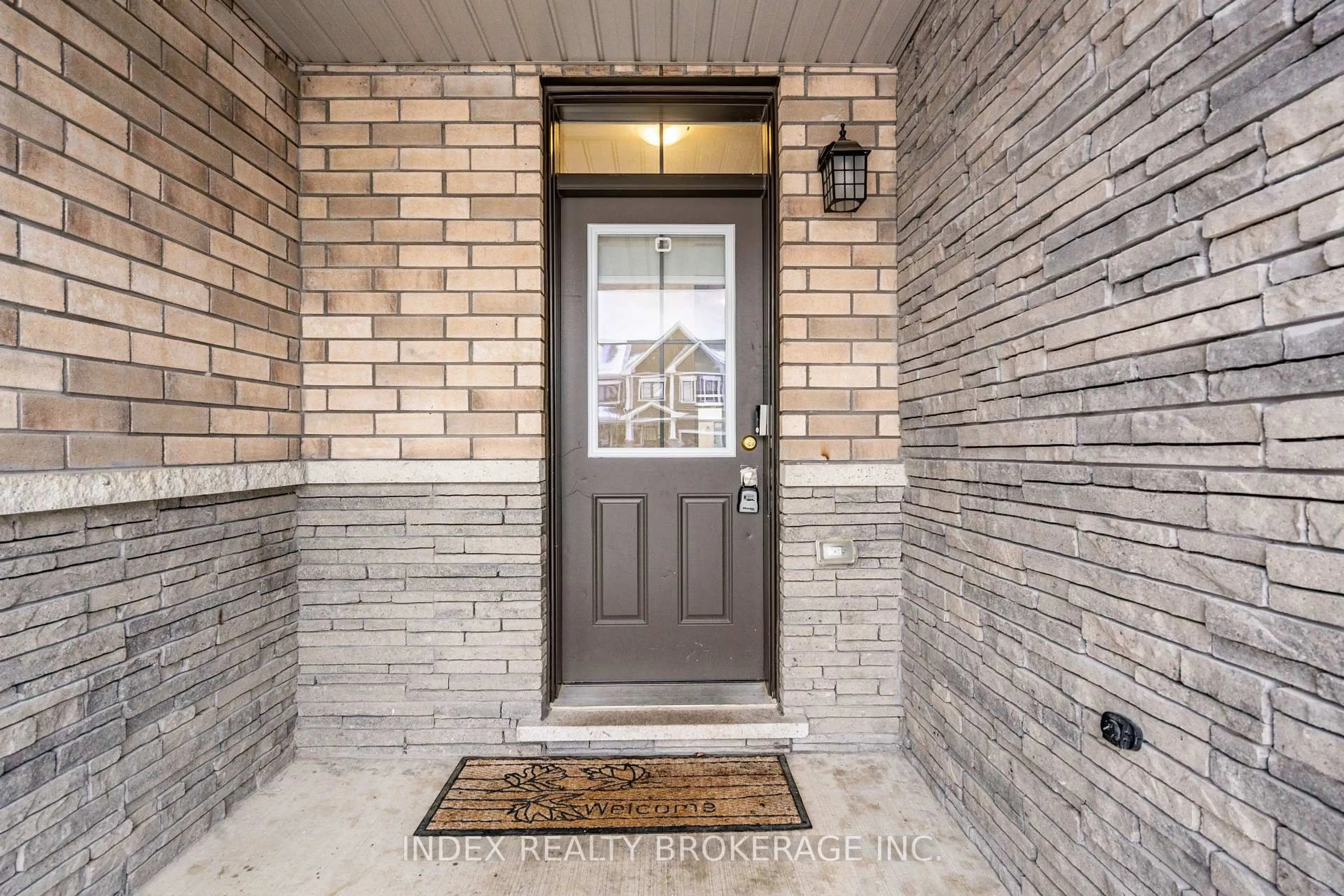 Indoor entryway for 49 Ever Sweet Way, Thorold Ontario L2V 0K9