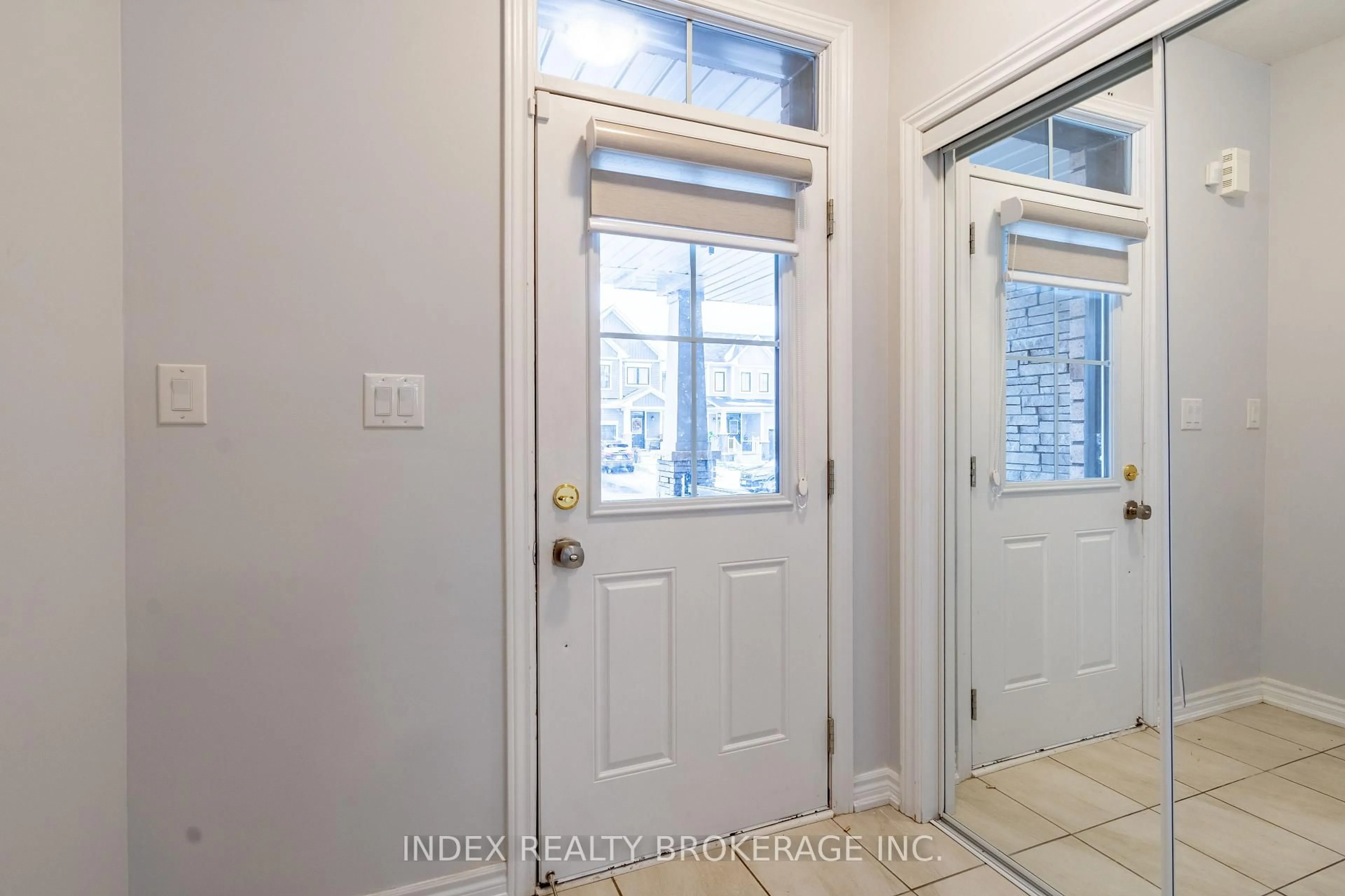 Indoor entryway for 49 Ever Sweet Way, Thorold Ontario L2V 0K9