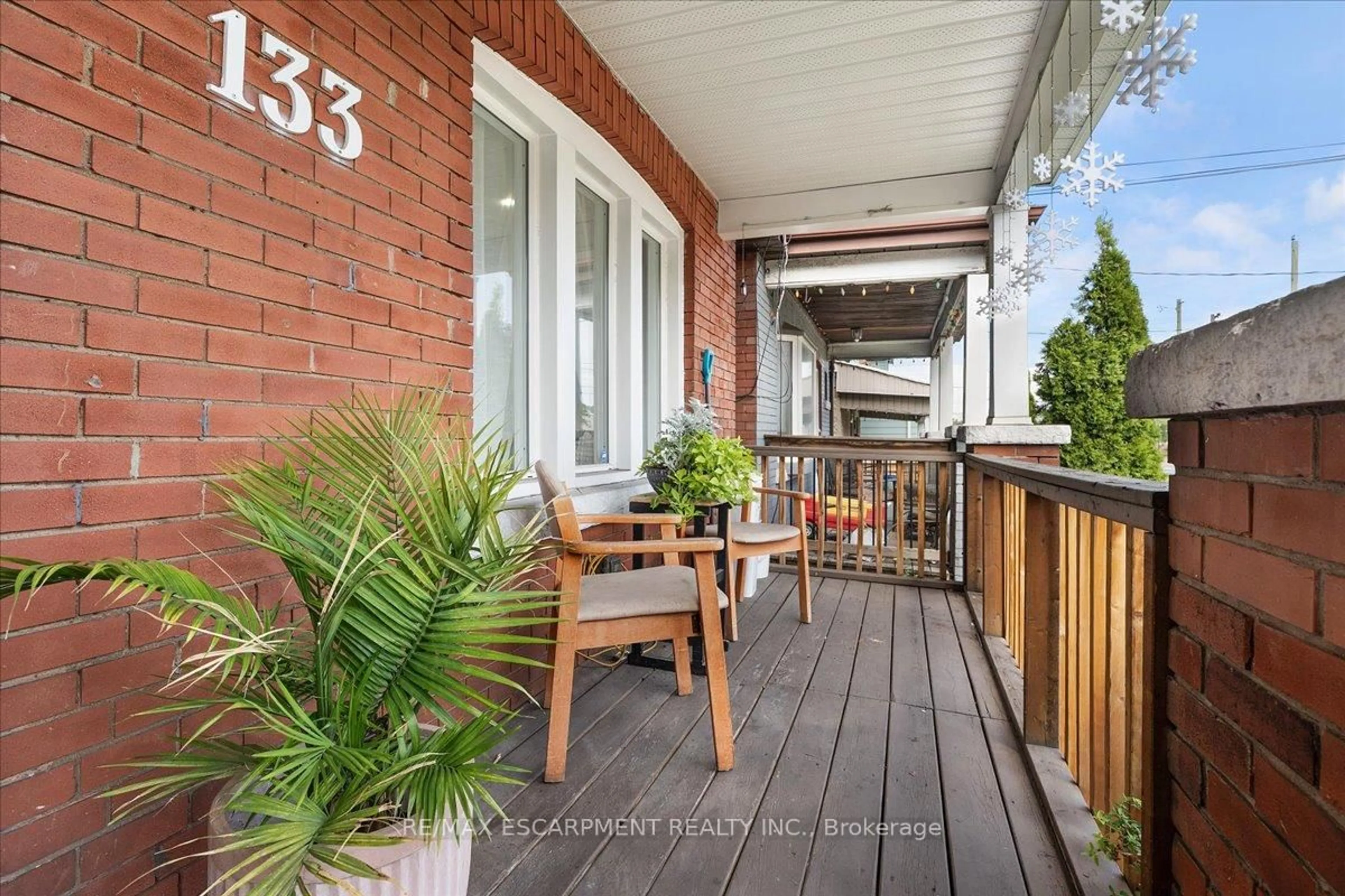 Patio, street for 133 Frederick Ave, Hamilton Ontario L8H 4L1