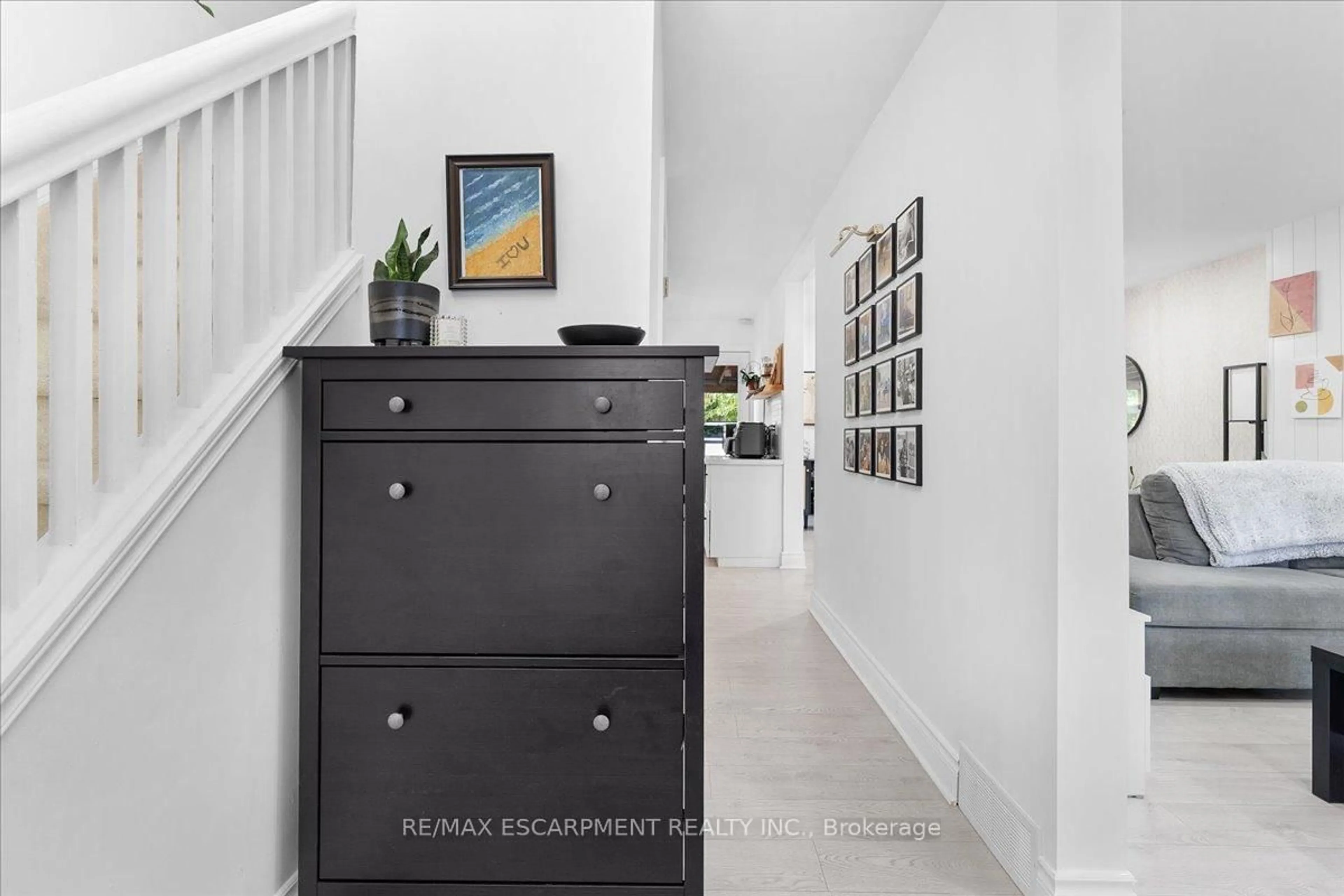 Indoor entryway for 133 Frederick Ave, Hamilton Ontario L8H 4L1