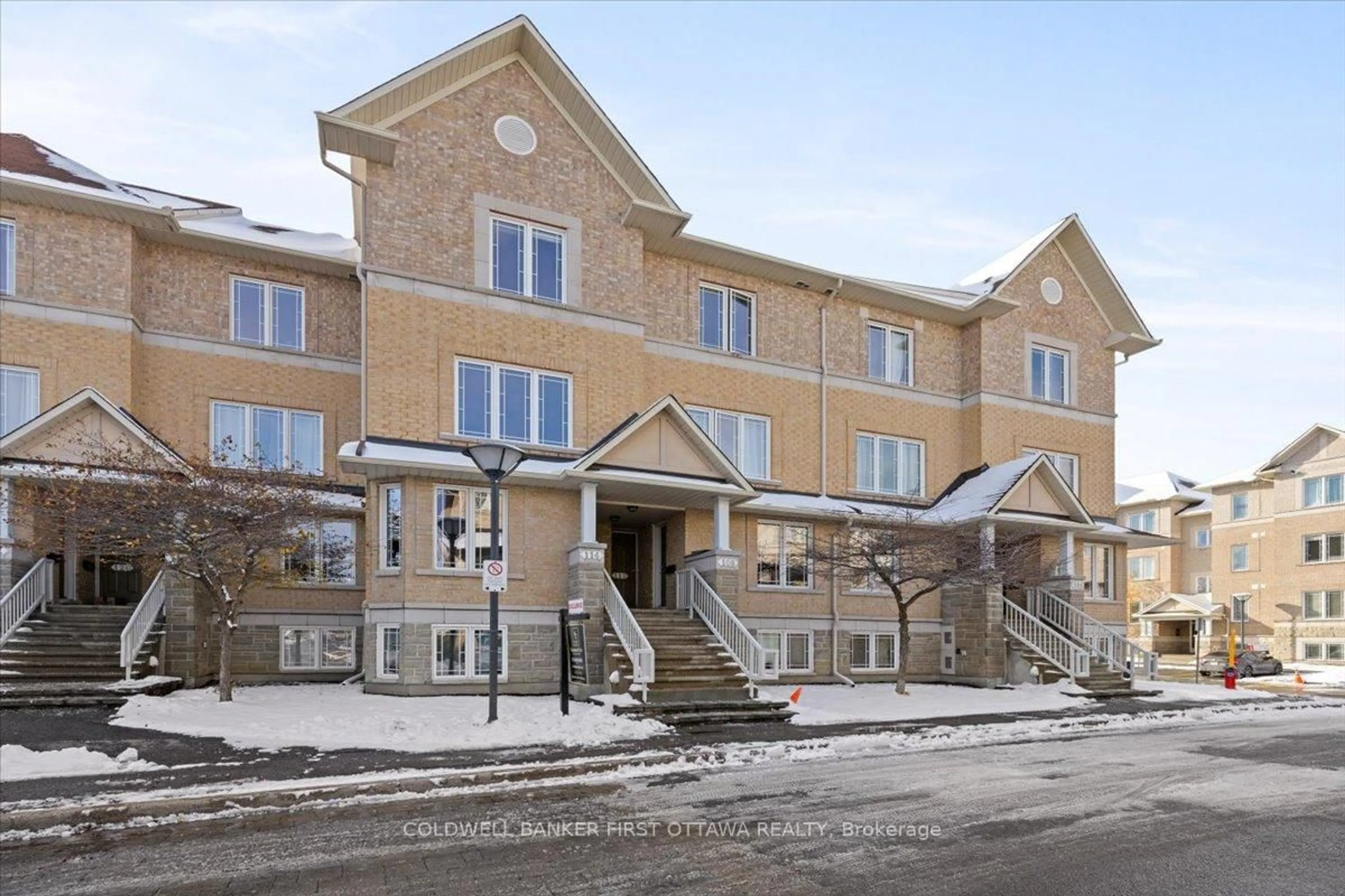 Patio, building for 112 Paseo Private, Nepean Ontario K2G 3J5