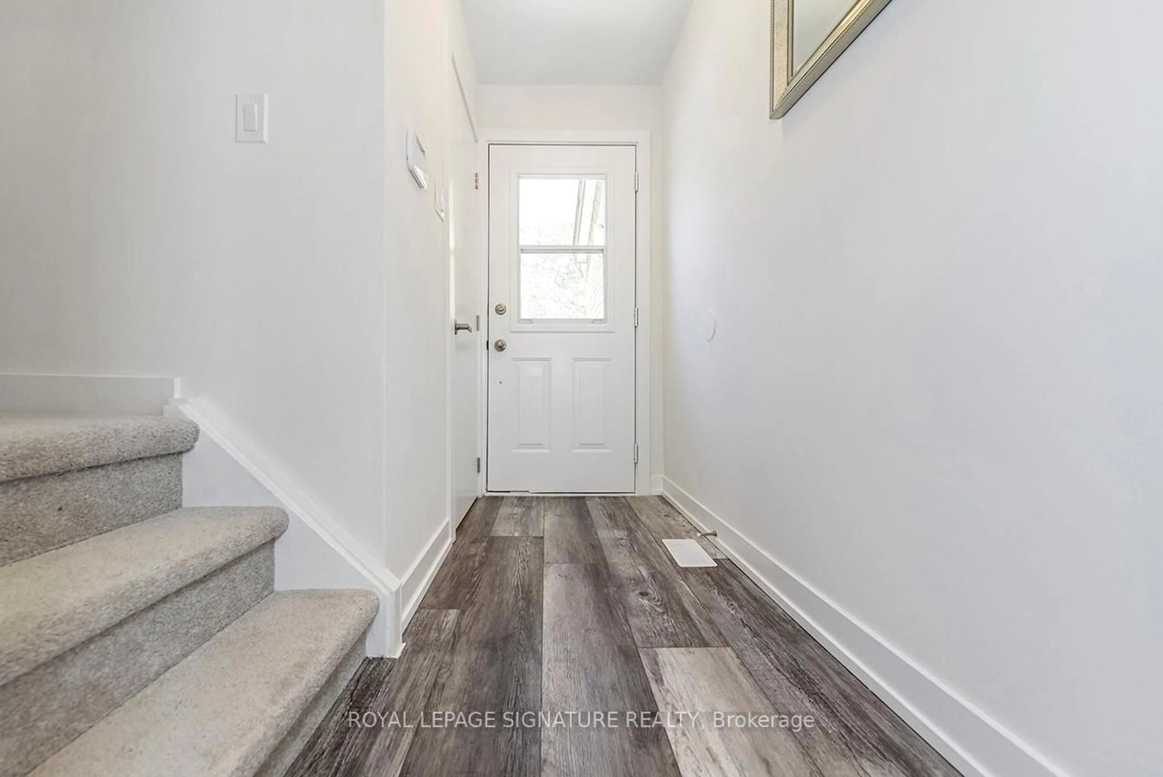 Indoor entryway for 88 Tunbridge Cres #41, Hamilton Ontario L8W 1L3