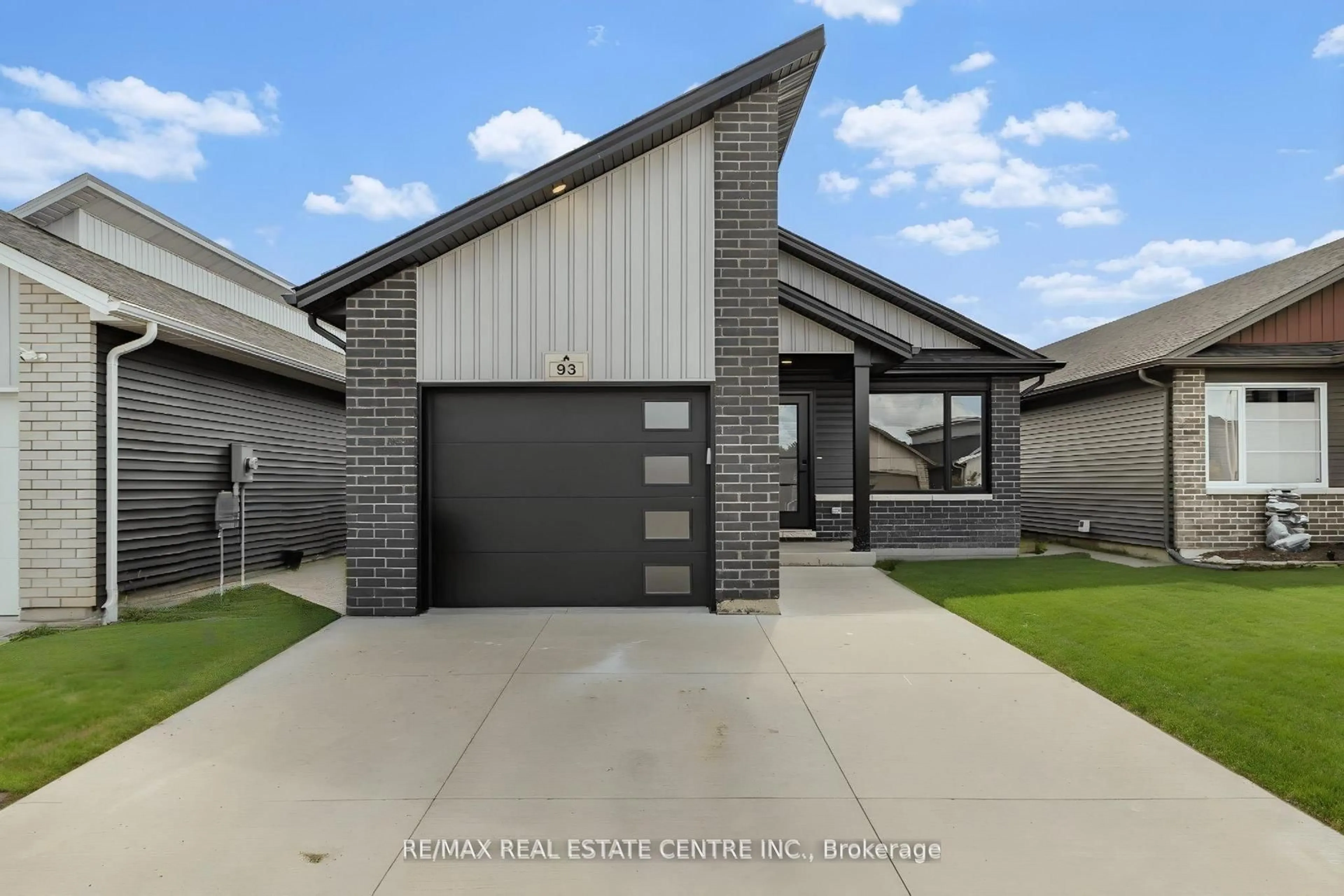 Home with brick exterior material, street for 93 Moonstone Cres, Chatham-Kent Ontario N7M 0S2