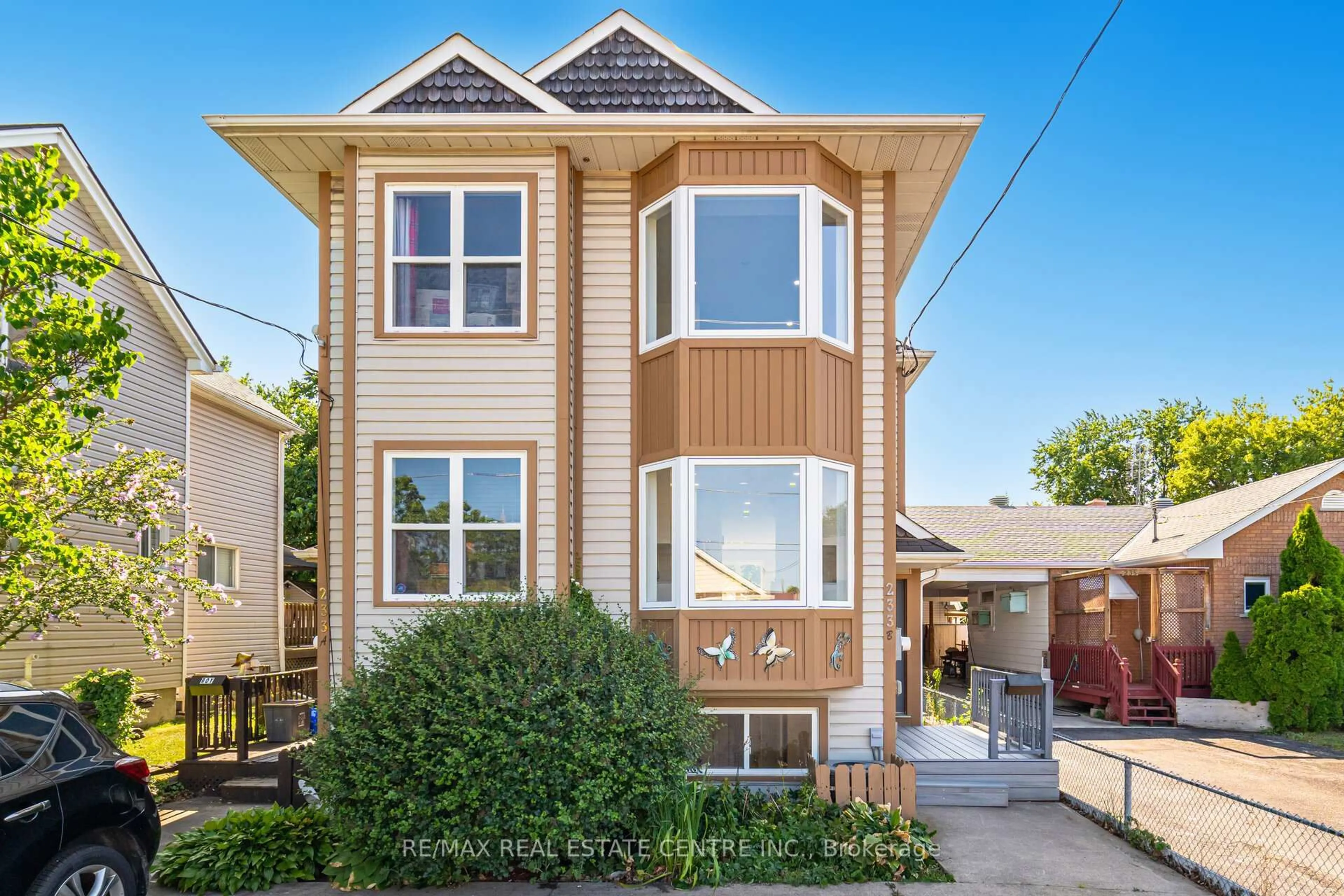 Home with brick exterior material, street for 233B Vine St, St. Catharines Ontario L2M 4S9