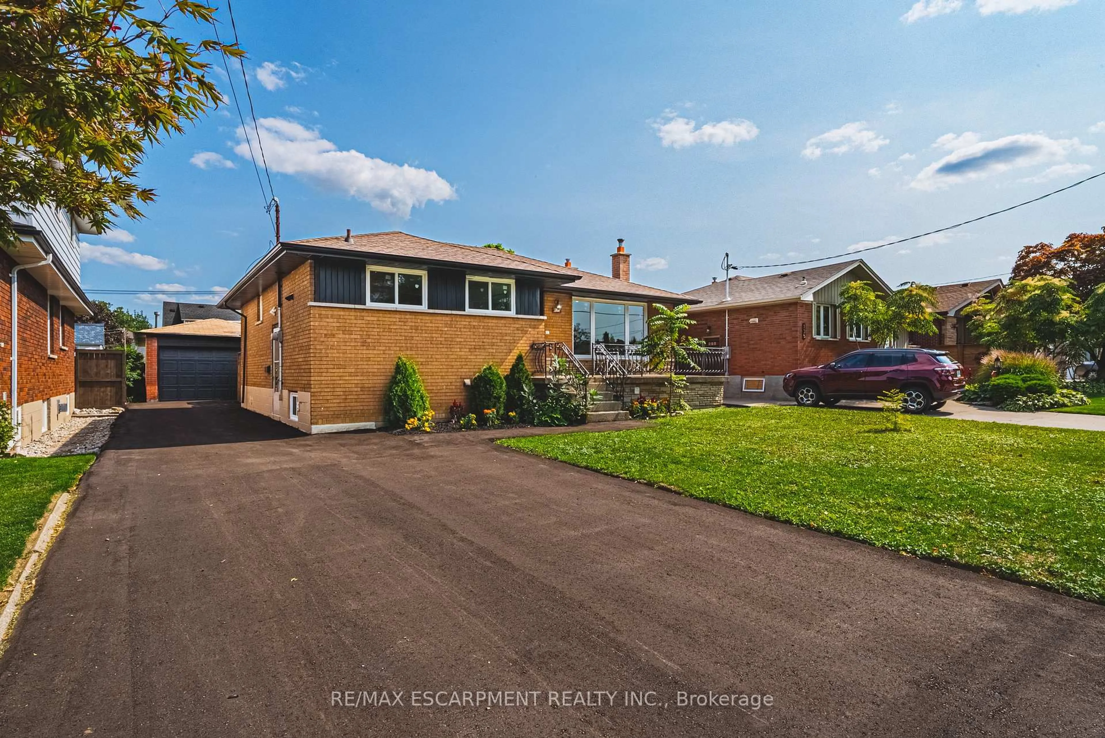 A pic from outside/outdoor area/front of a property/back of a property/a pic from drone, street for 131 Welbourn Dr, Hamilton Ontario L9A 3N5