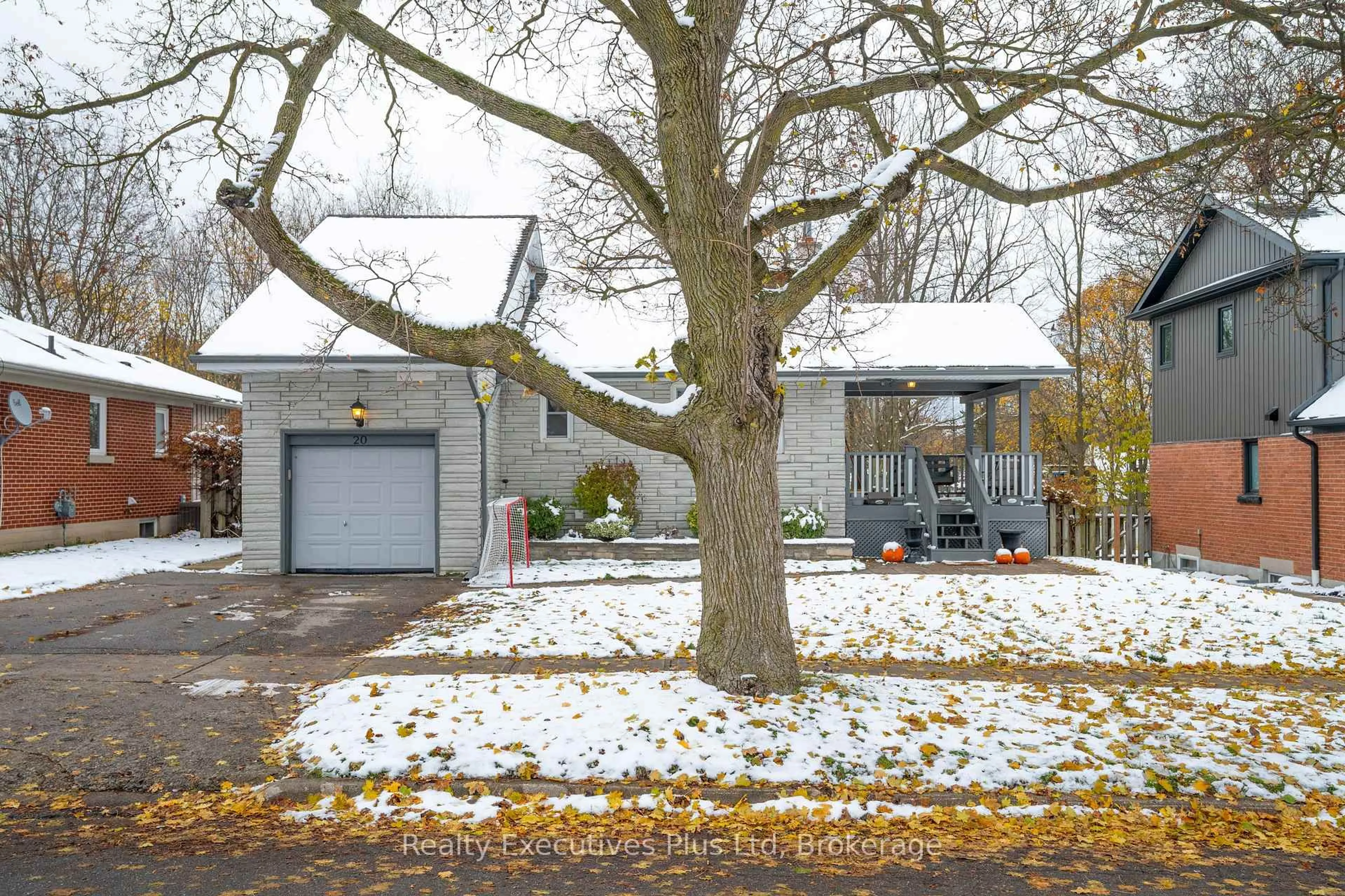 Unknown for 20 Summit Cres, Guelph Ontario N1H 1S3