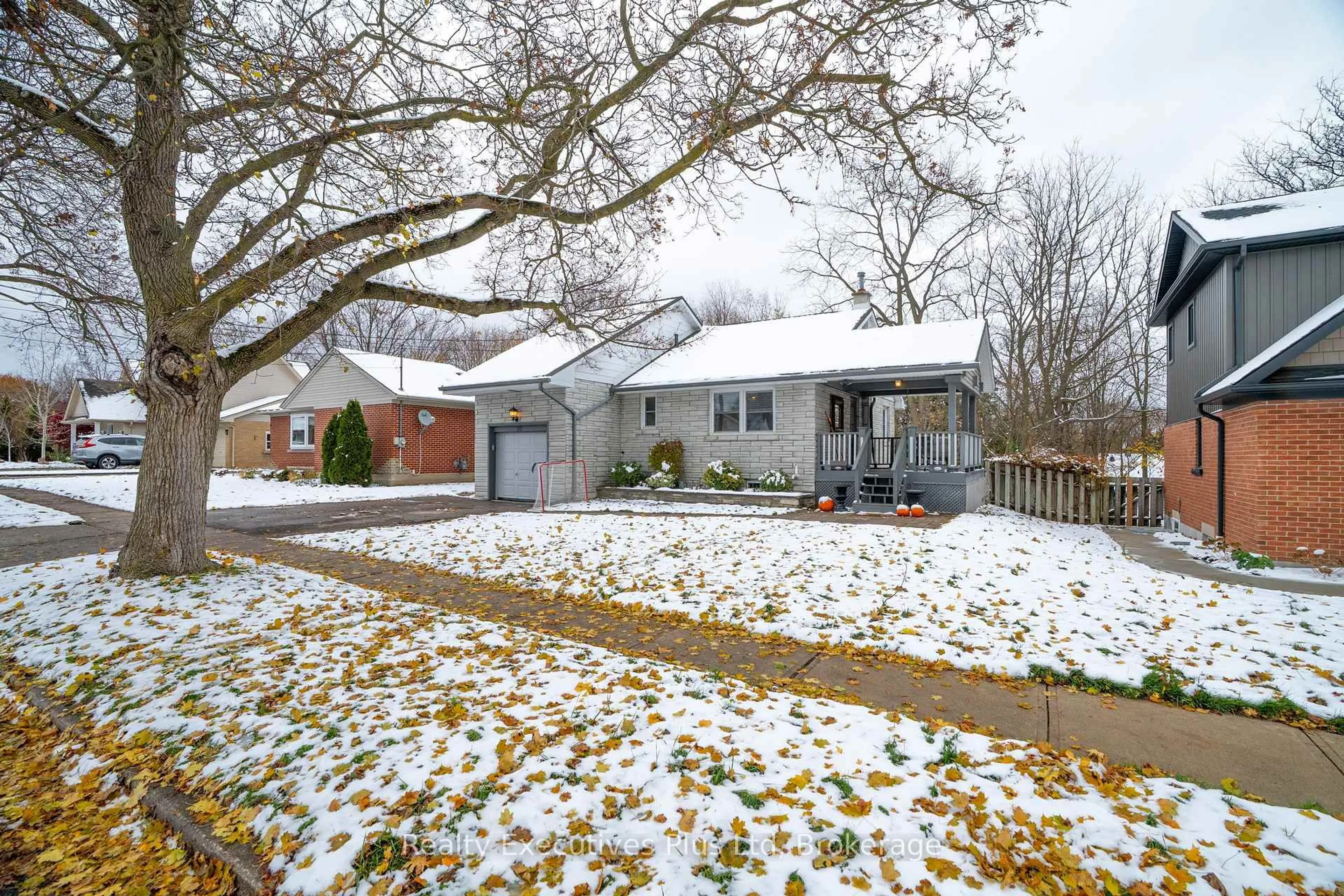 Unknown for 20 Summit Cres, Guelph Ontario N1H 1S3