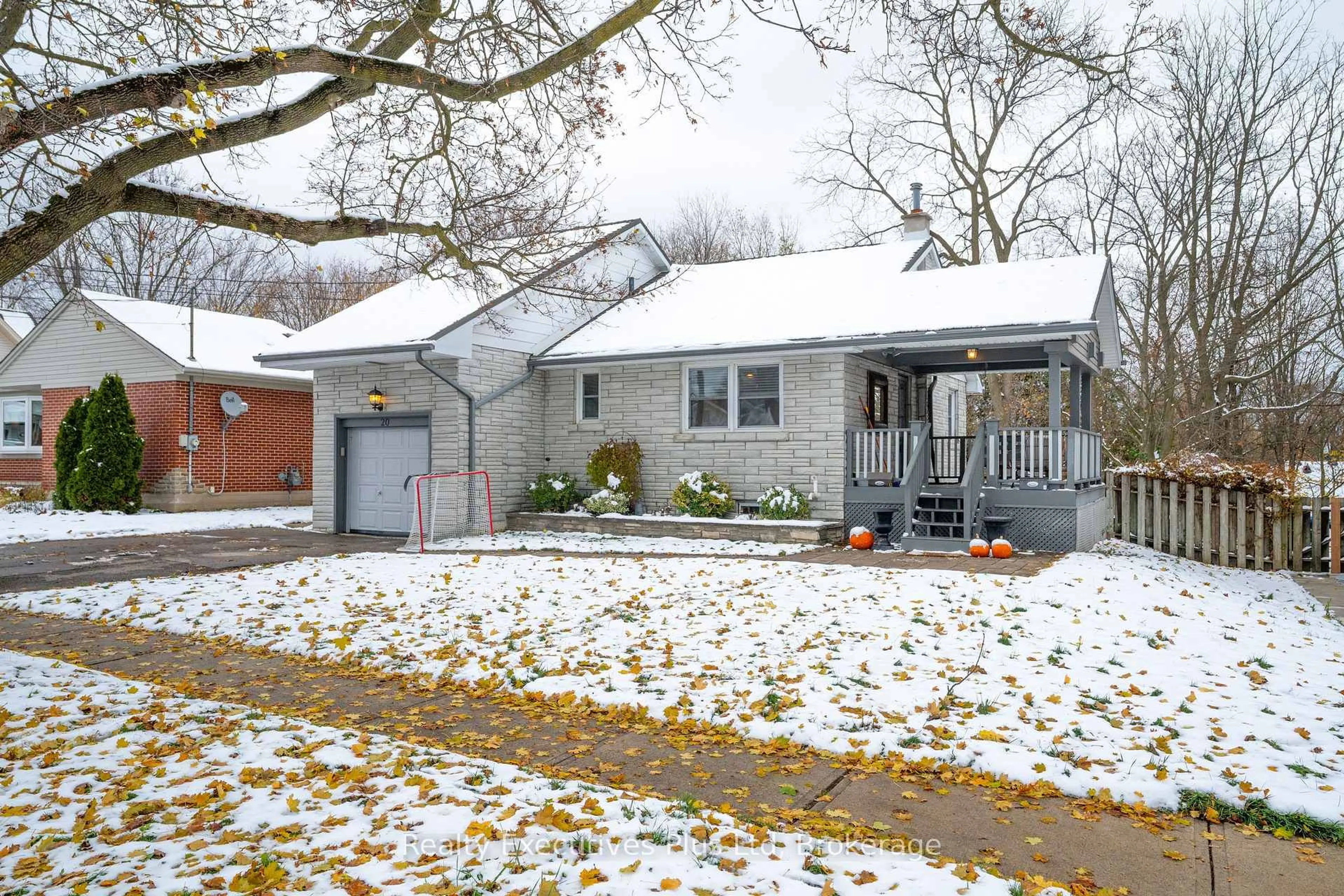 Unknown for 20 Summit Cres, Guelph Ontario N1H 1S3