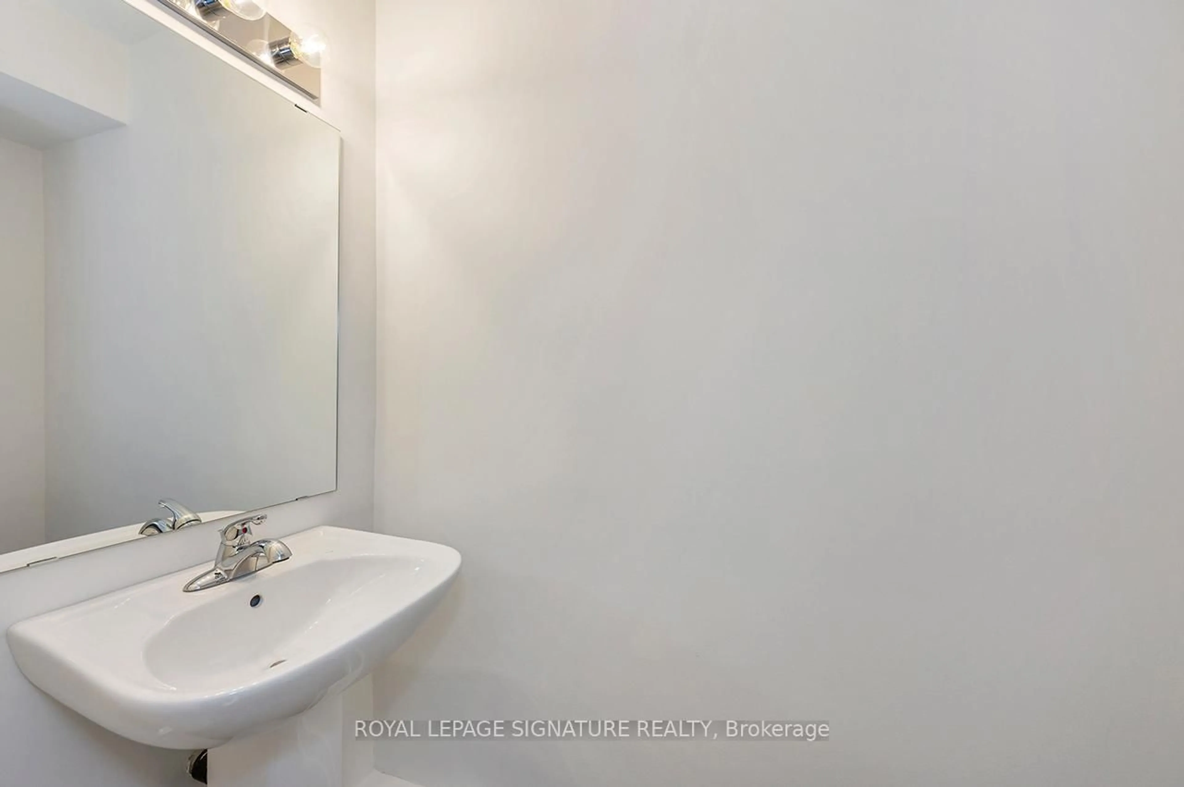 A pic of a room for 65 Woodman Dr, Hamilton Ontario L8H 2M5