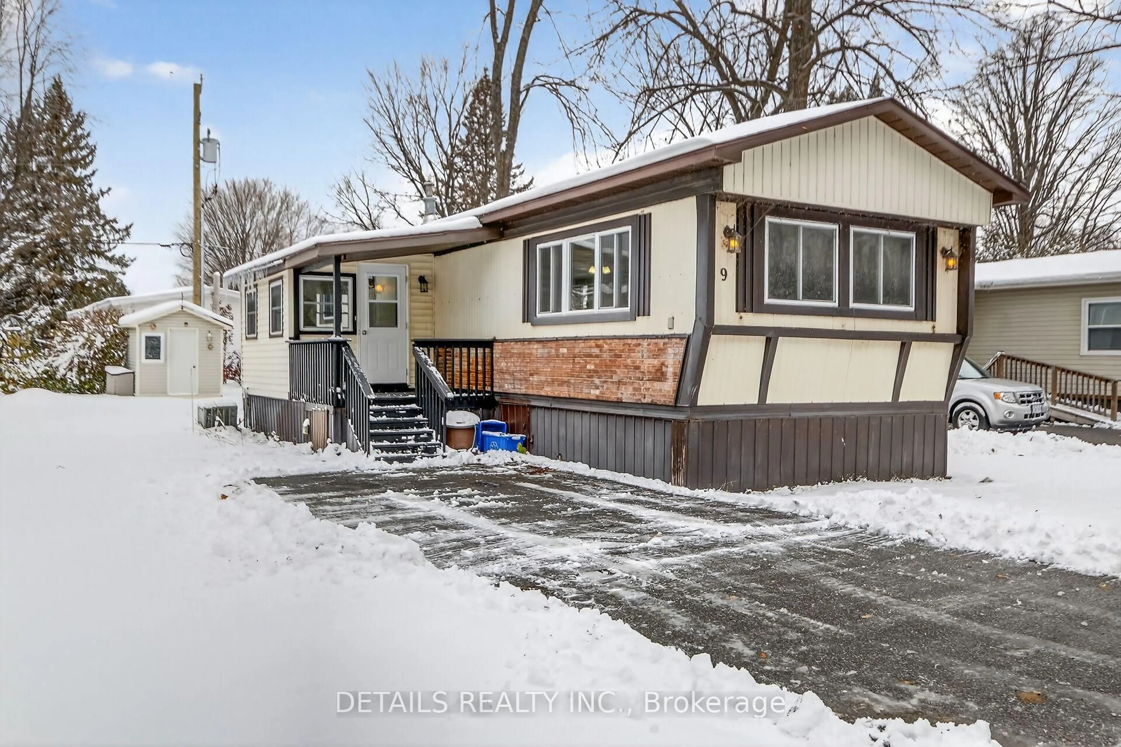 Home with vinyl exterior material, street for 9 Maplewood Ave, Carleton Place Ontario K7C 3P1