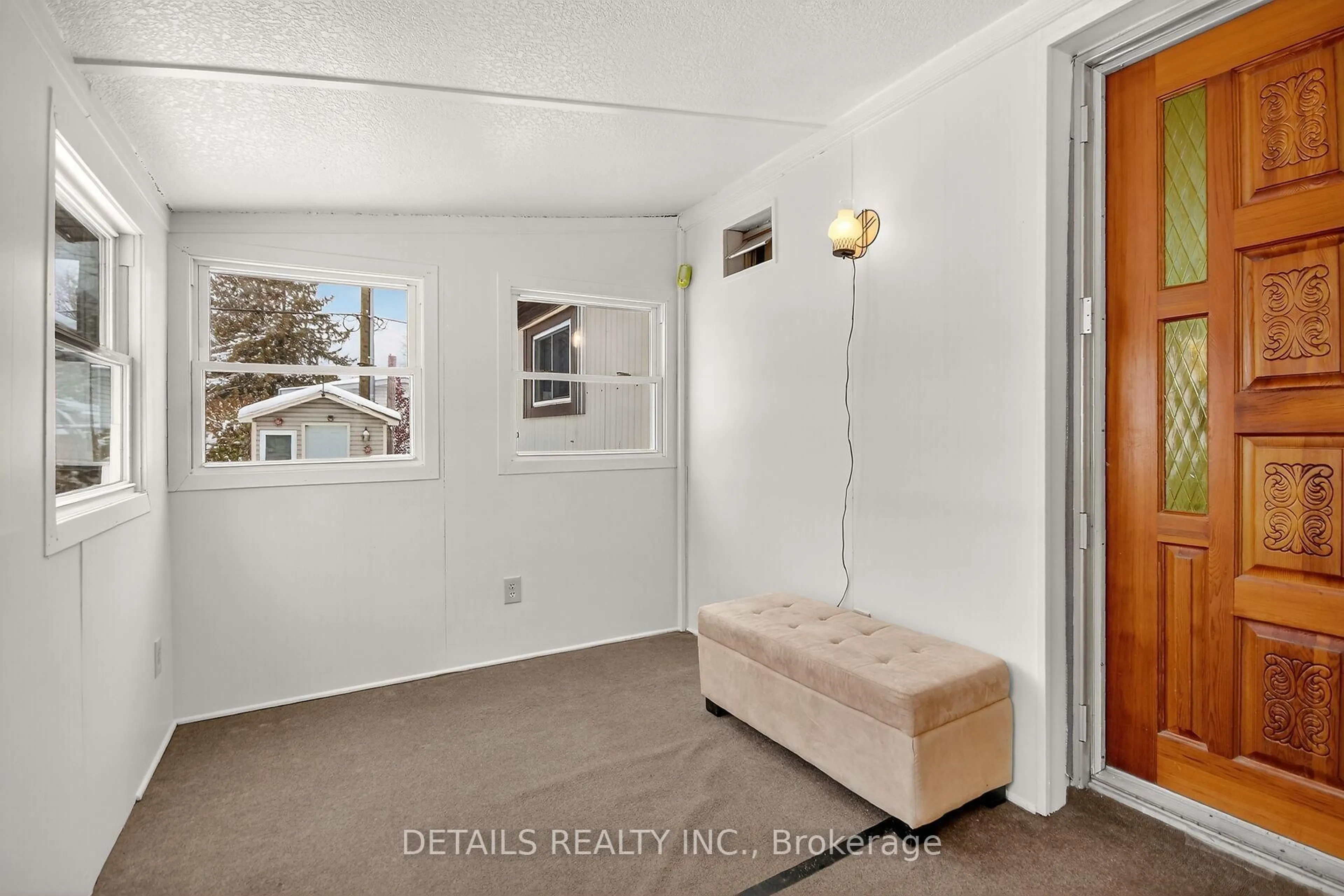 Indoor entryway for 9 Maplewood Ave, Carleton Place Ontario K7C 3P1