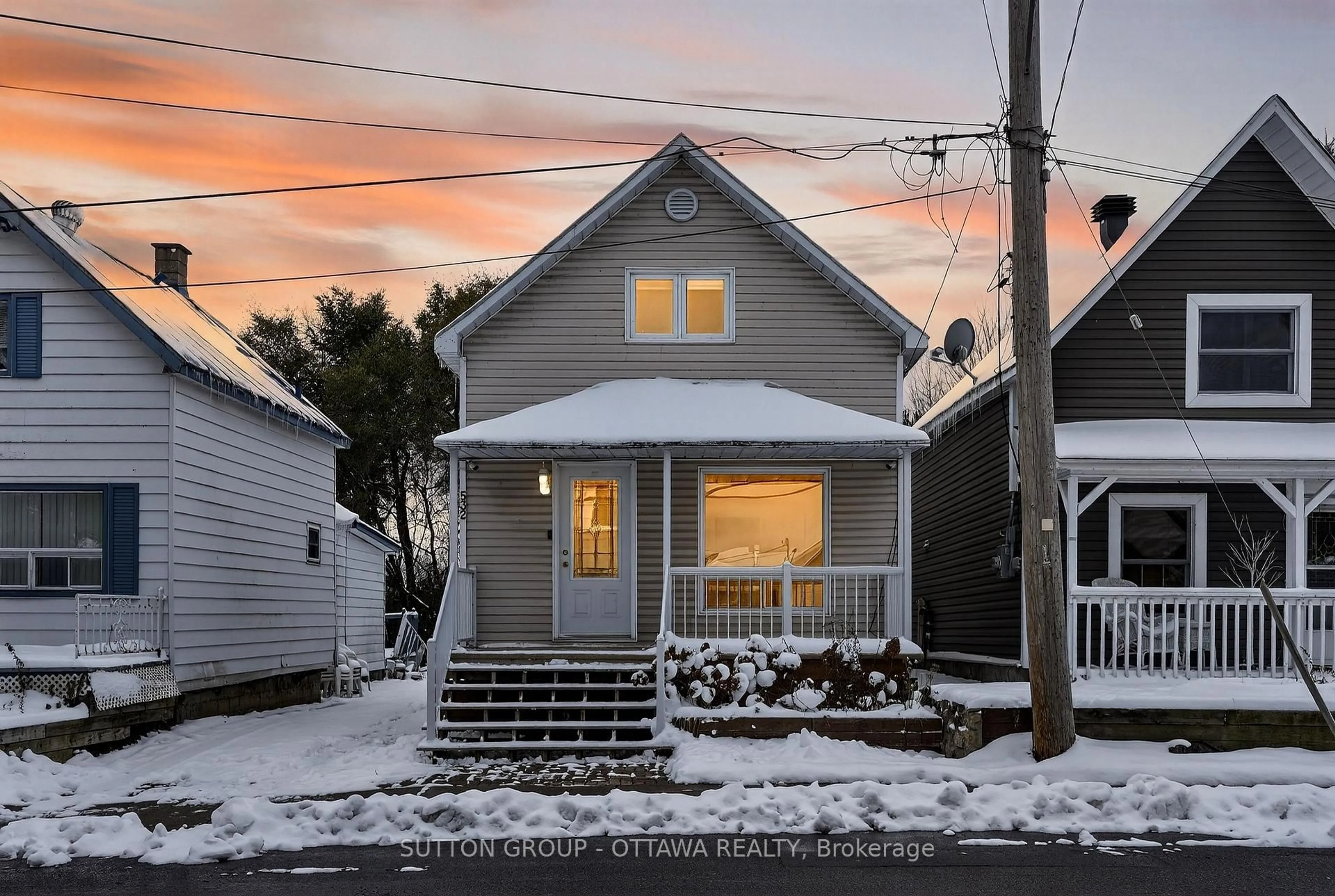 Home with vinyl exterior material, street for 532 St Jean St, Clarence-Rockland Ontario K4K 1K6
