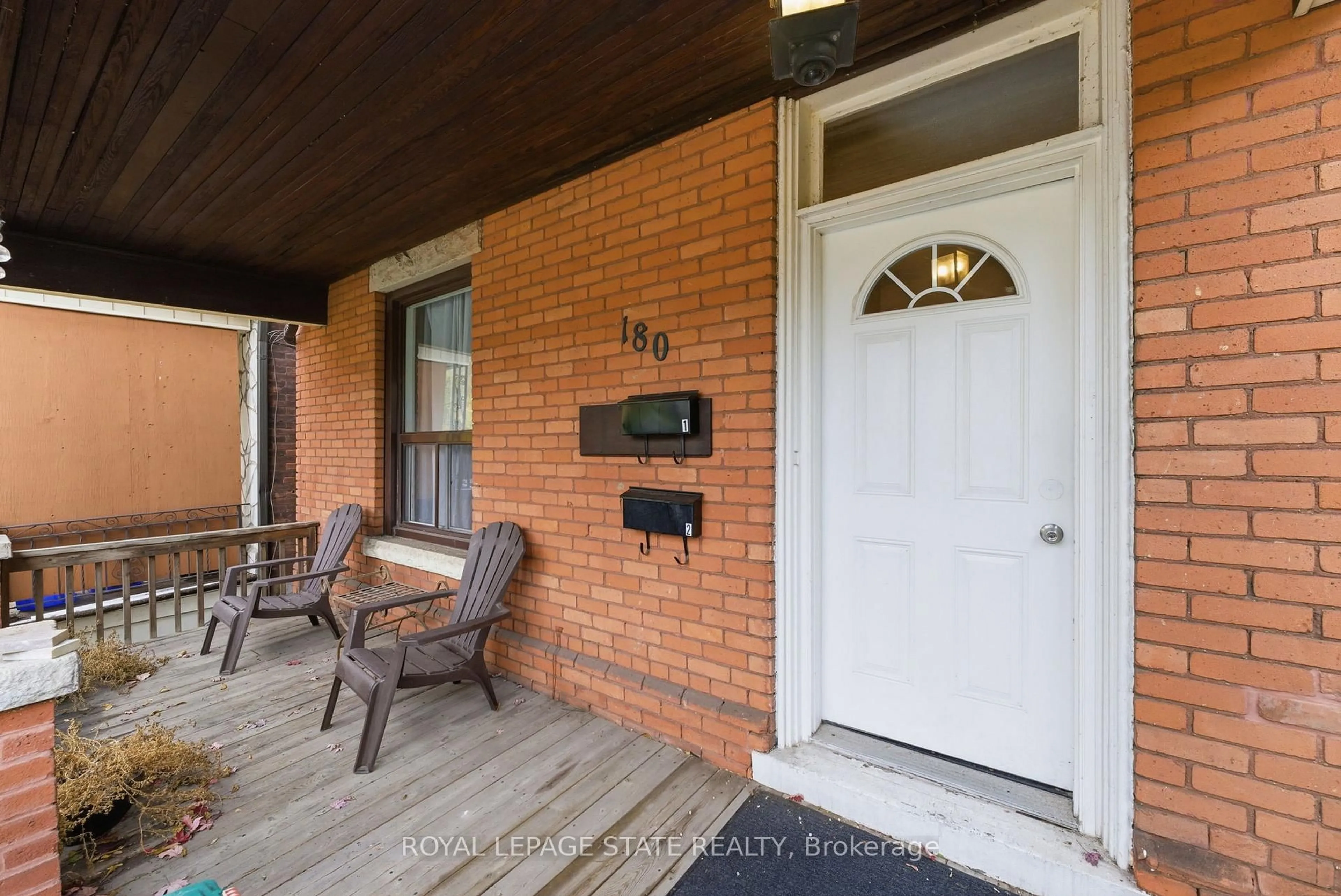 Indoor entryway for 180 Emerald St, Hamilton Ontario L8N 2V7