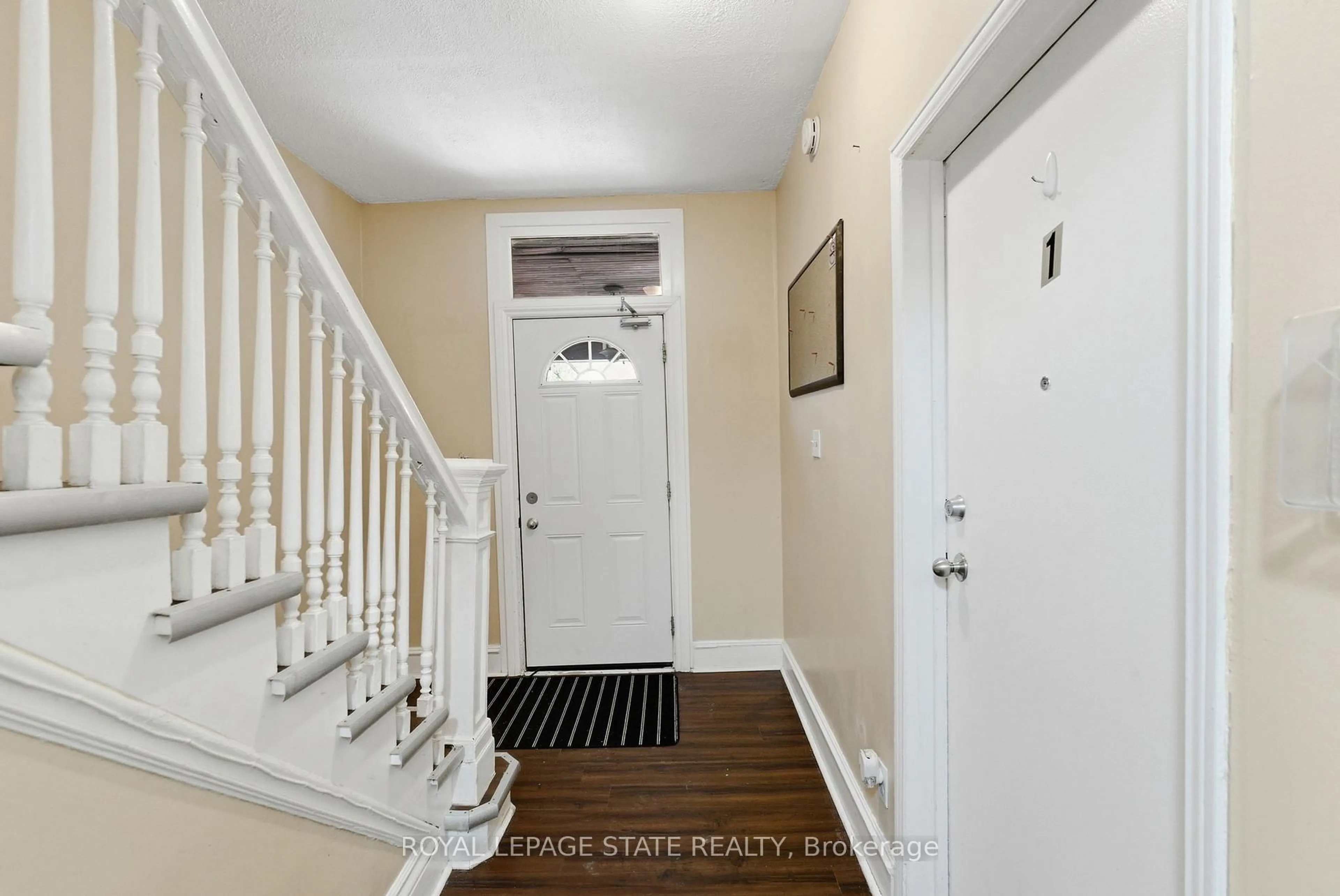 Indoor entryway for 180 Emerald St, Hamilton Ontario L8N 2V7