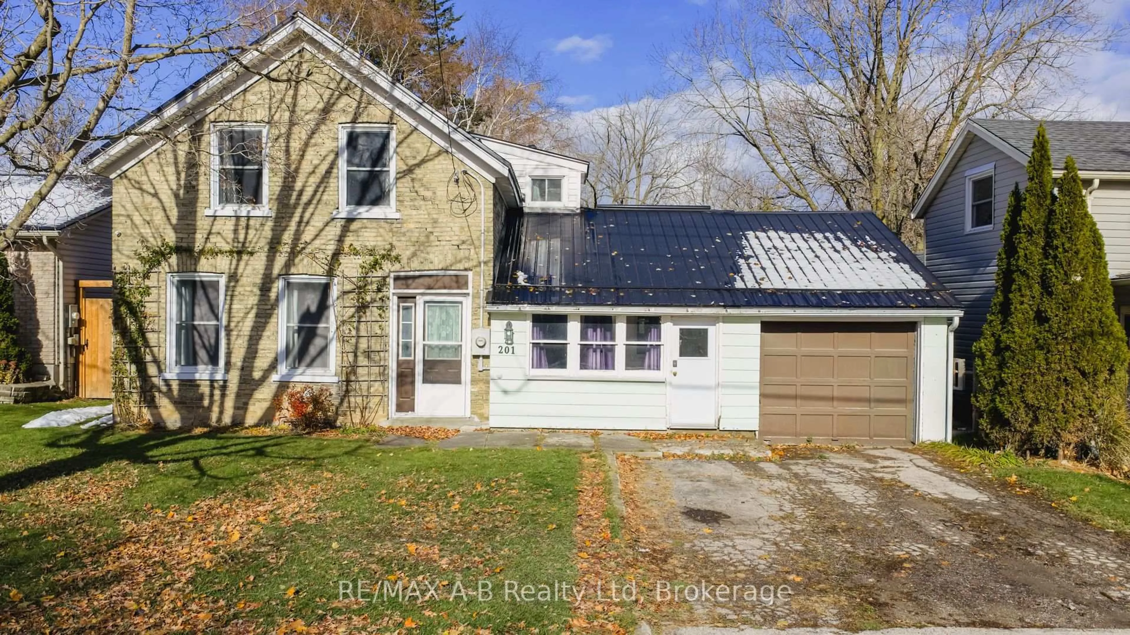 Unknown for 201 Jones St, St. Marys Ontario N4X 1A1