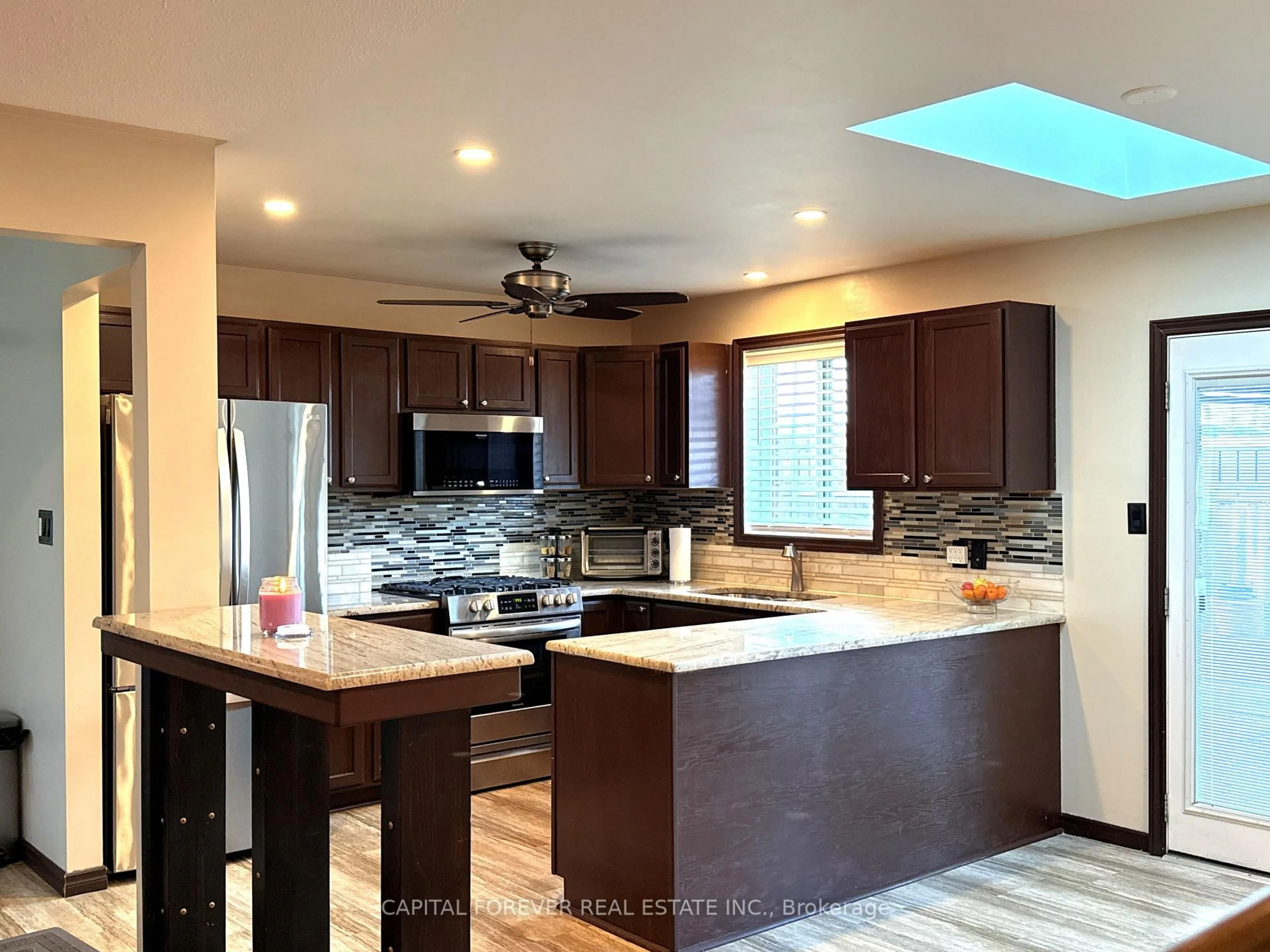 Open concept kitchen, ceramic/tile floor for 42 Dogwood Dr, Tillsonburg Ontario N4G 5S7